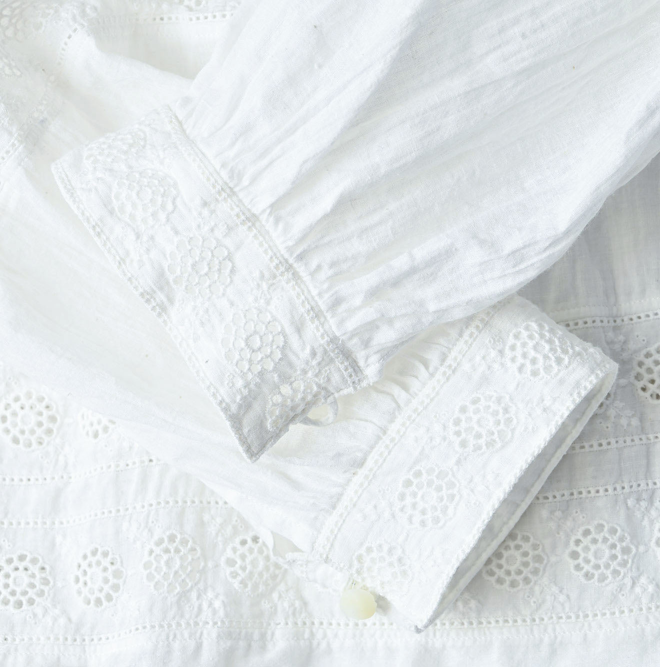 Indian Khadi Cutwork de T-shirt Detail