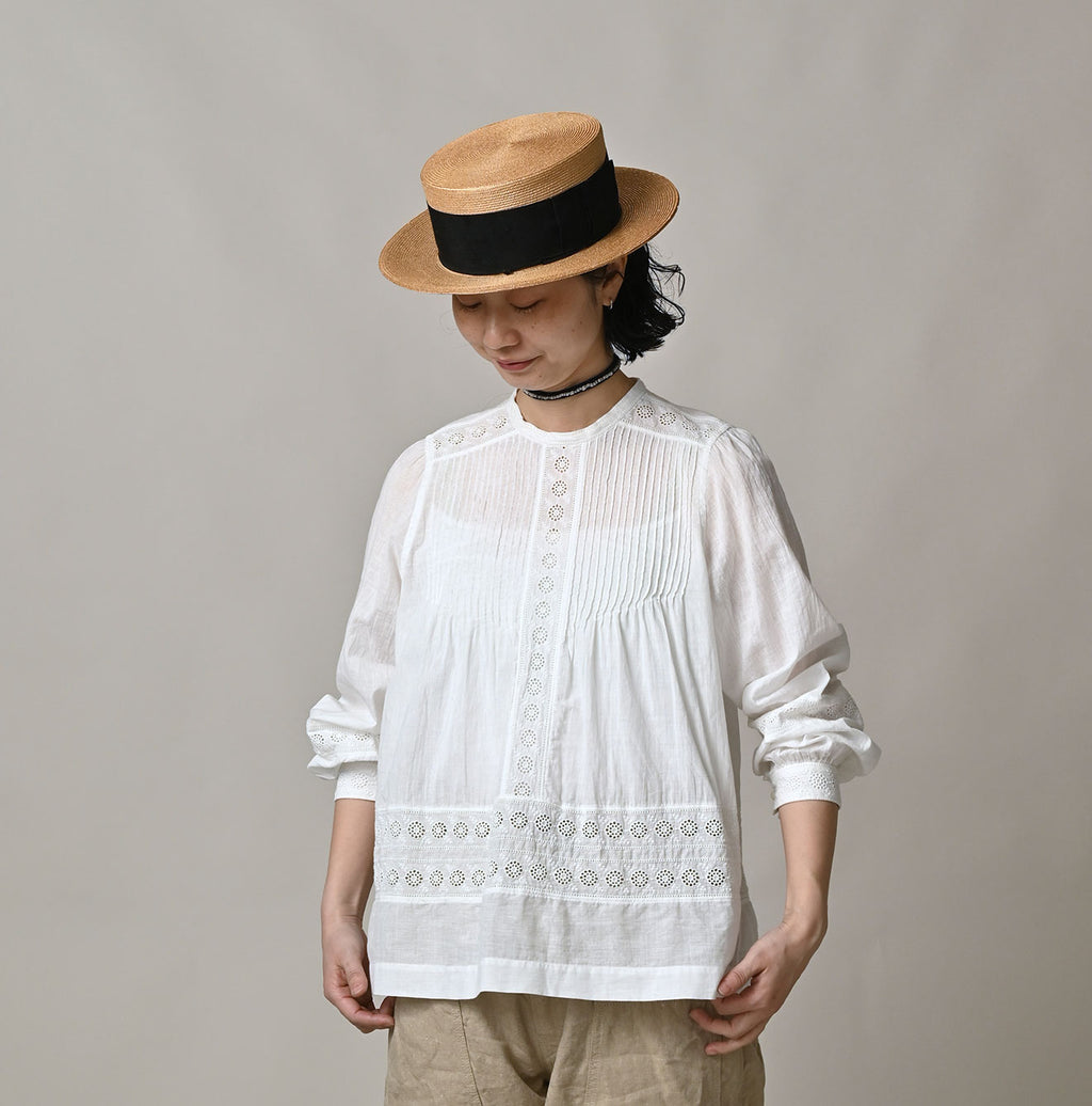 Indian Khadi Cutwork de T-shirt Female Model