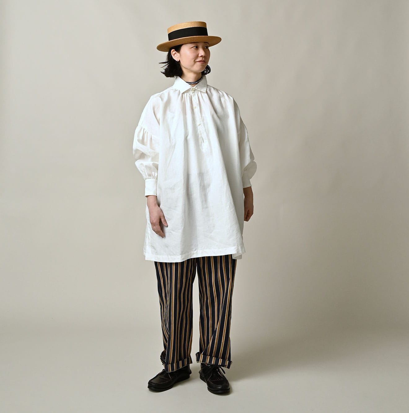 60 Linen Smock Shirt Female Model
