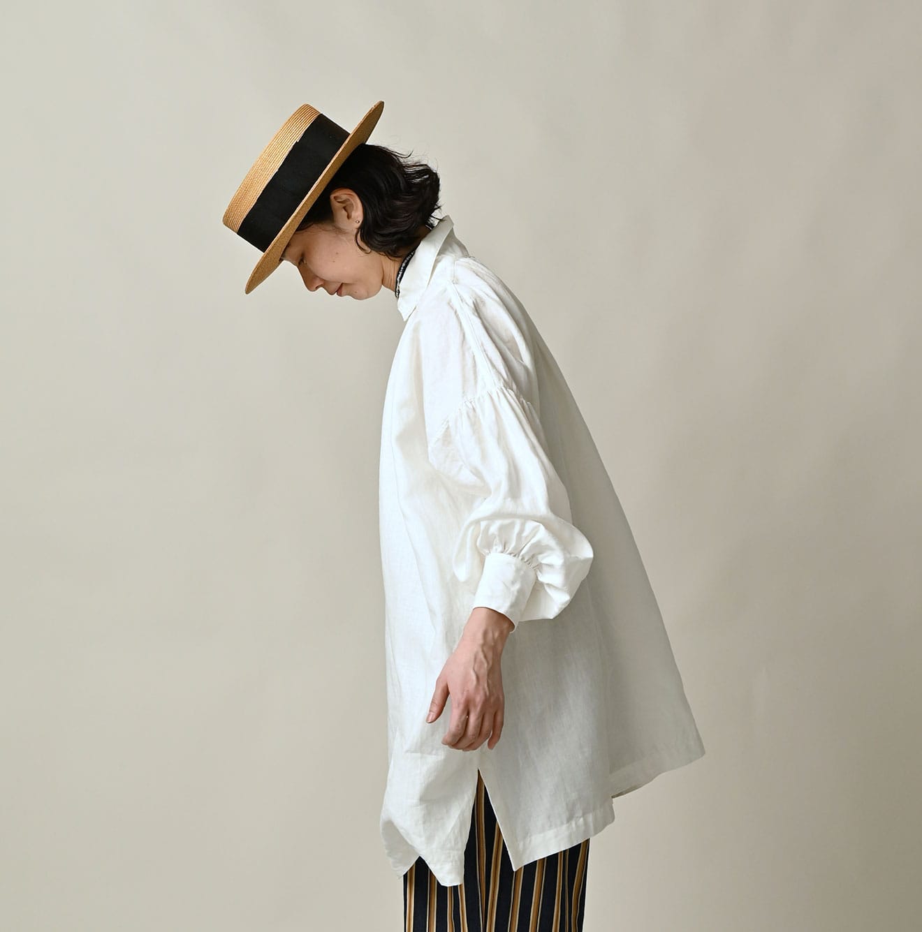 60 Linen Smock Shirt Female Model