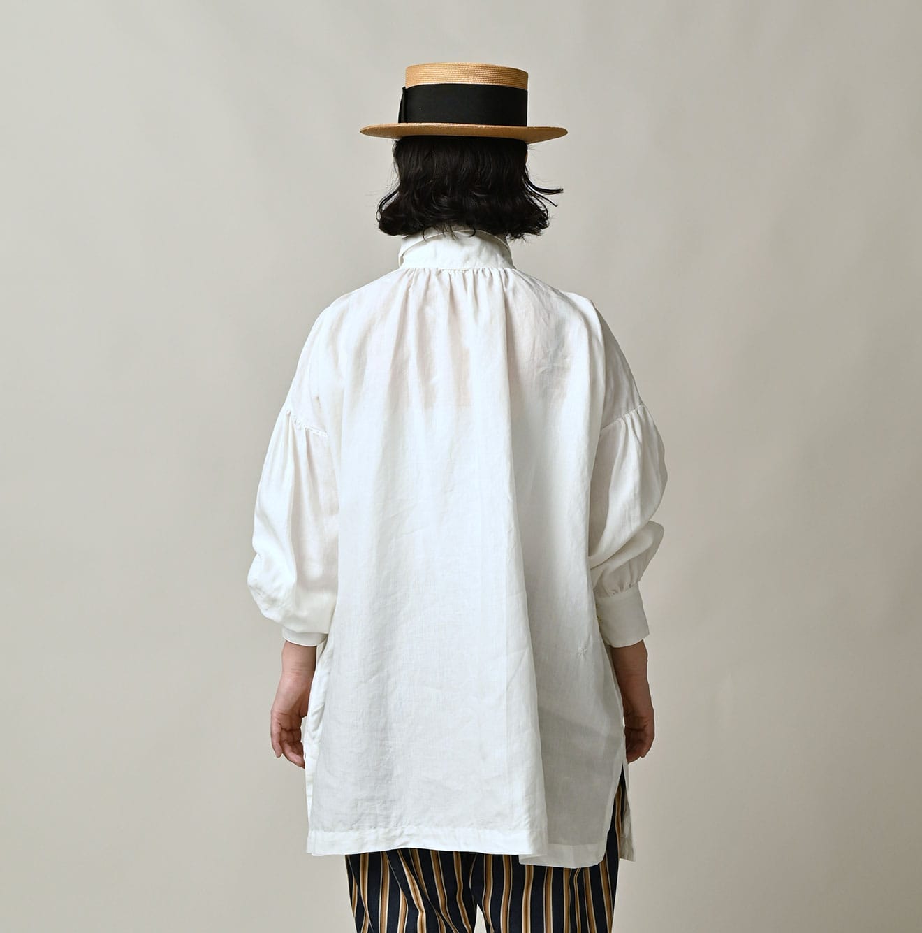 60 Linen Smock Shirt Female Model