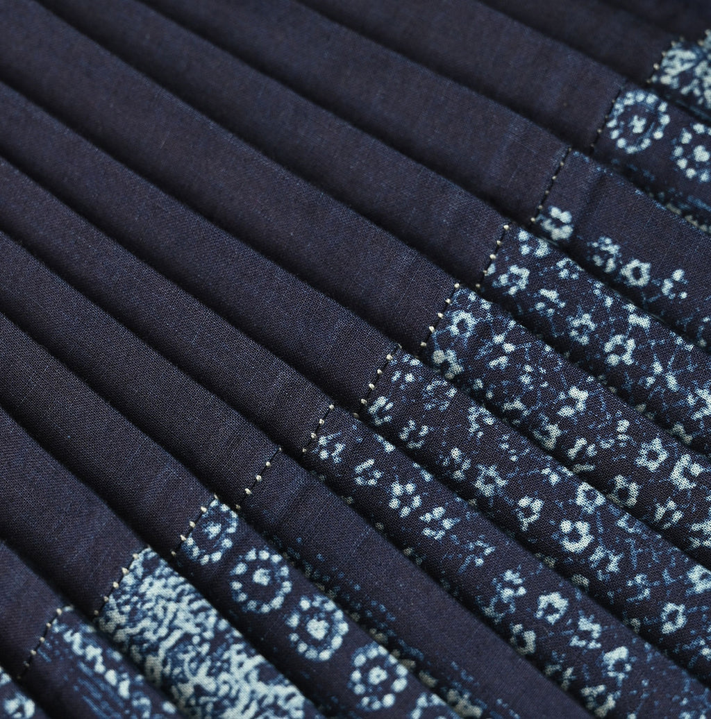 Indigo Discharge Print Aoi Sarasa Print Satin x Pleated Skirt Detail