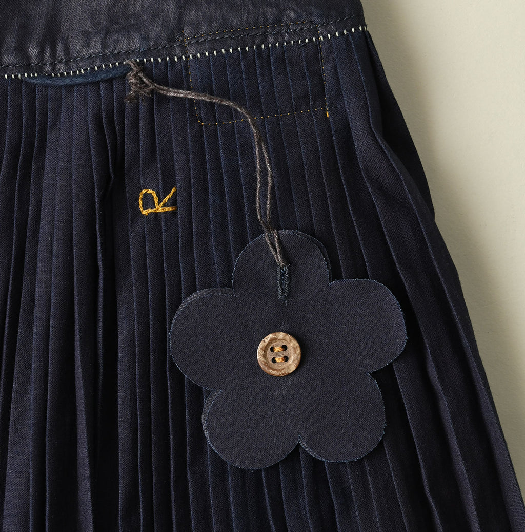 Indigo Discharge Print Aoi Sarasa Print Satin x Pleated Skirt Detail