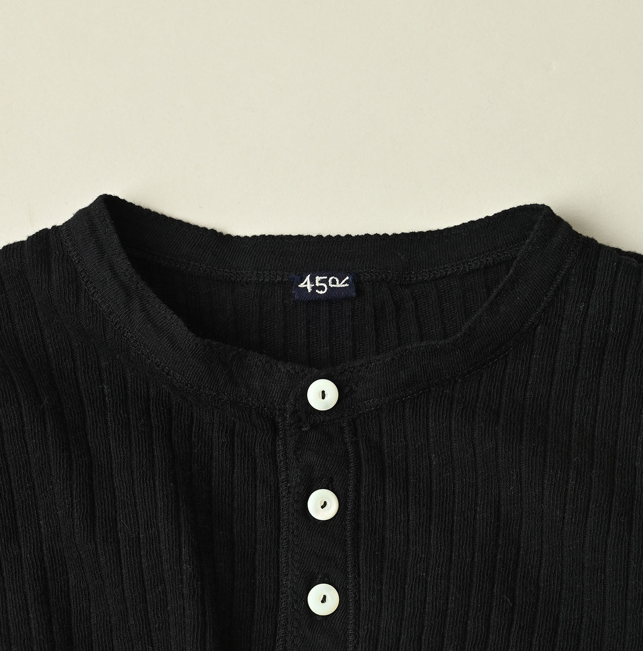Totan Tereko Henley Detail