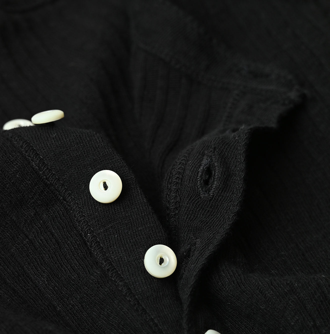 Totan Tereko Henley Detail