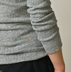 Top Totan Tereko Henley Detail