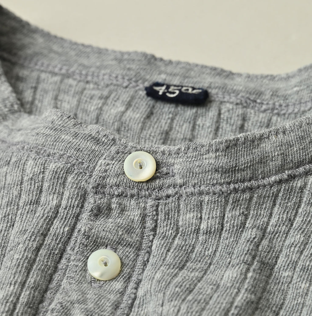 Top Totan Tereko Henley Detail