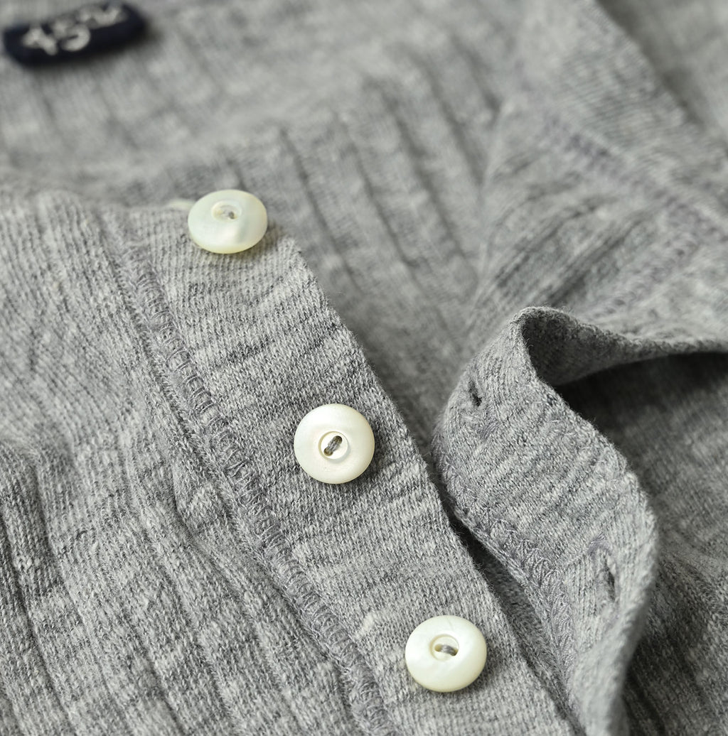 Top Totan Tereko Henley Detail