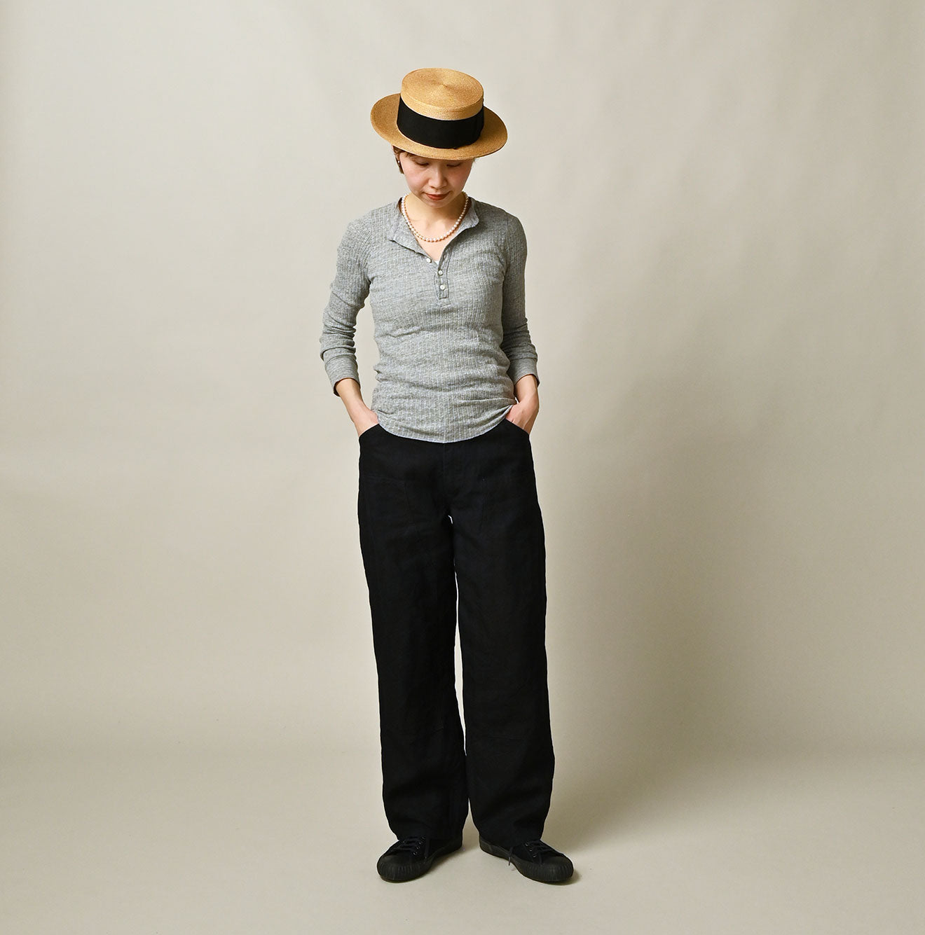 Top Totan Tereko Henley Female Model