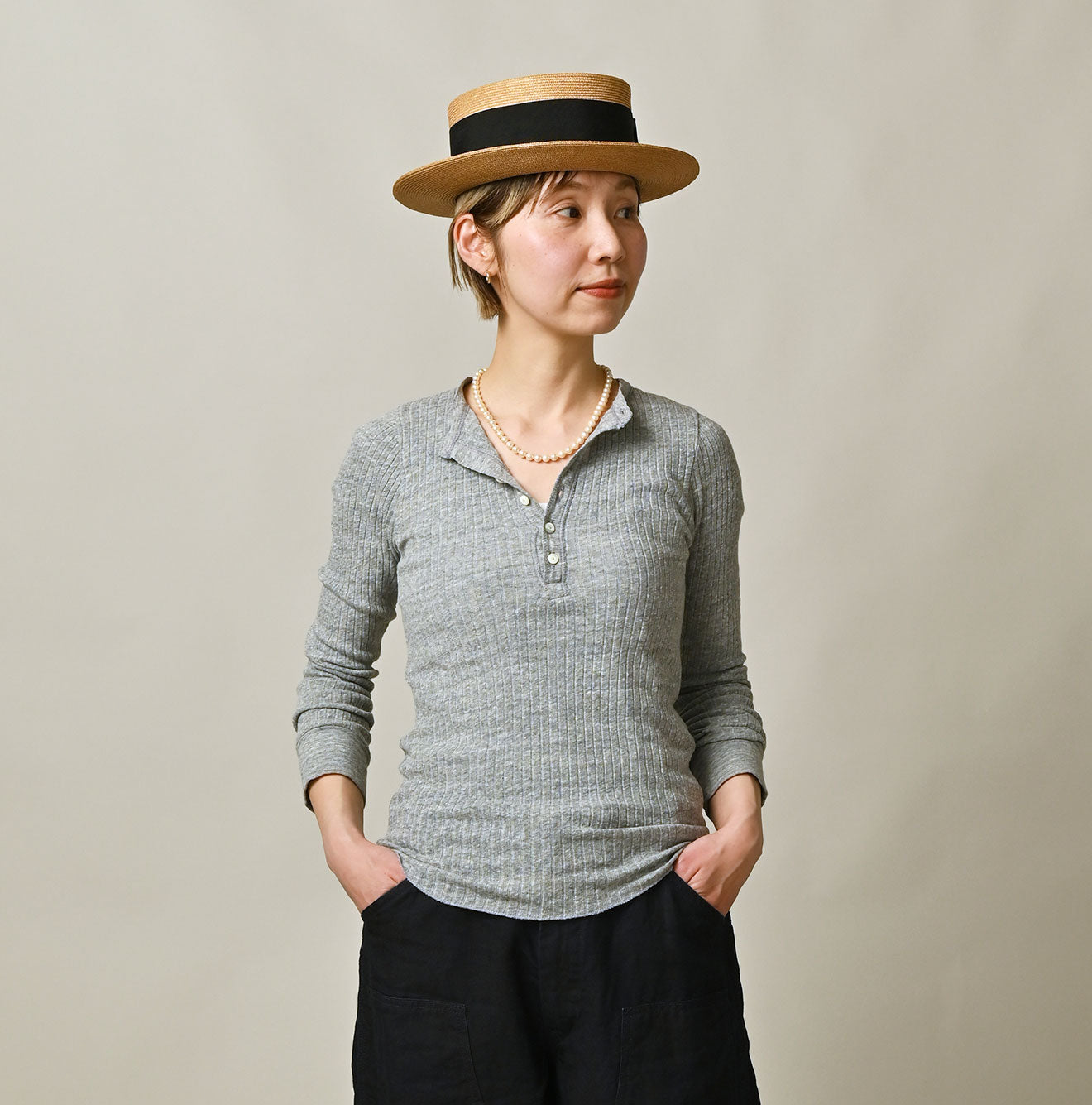 Top Totan Tereko Henley Female Model
