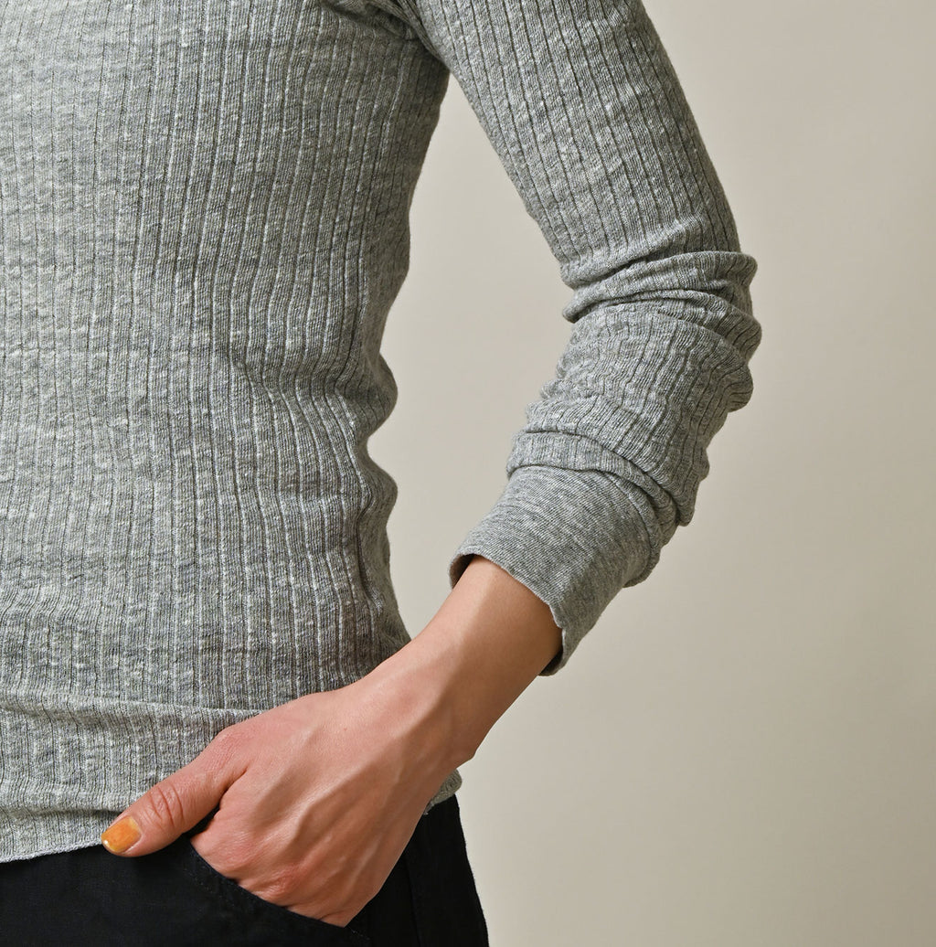 Top Totan Tereko Henley Detail
