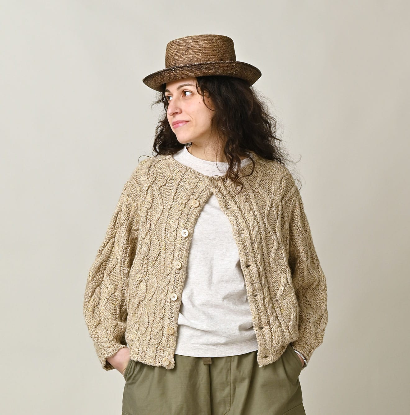 Zakkuri Linen Knitting Pattern Bolero Female Model