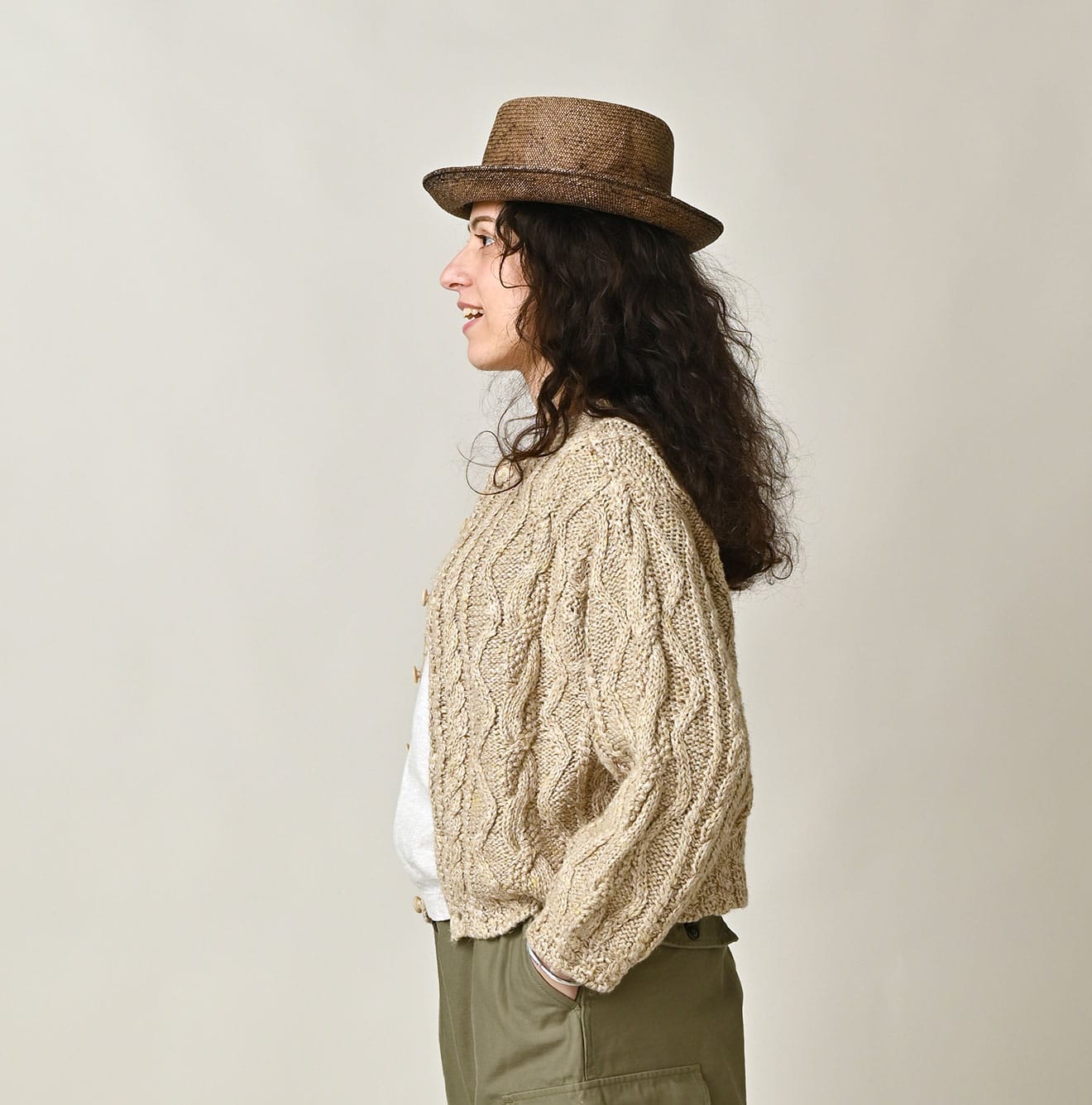 Zakkuri Linen Knitting Pattern Bolero Female Model