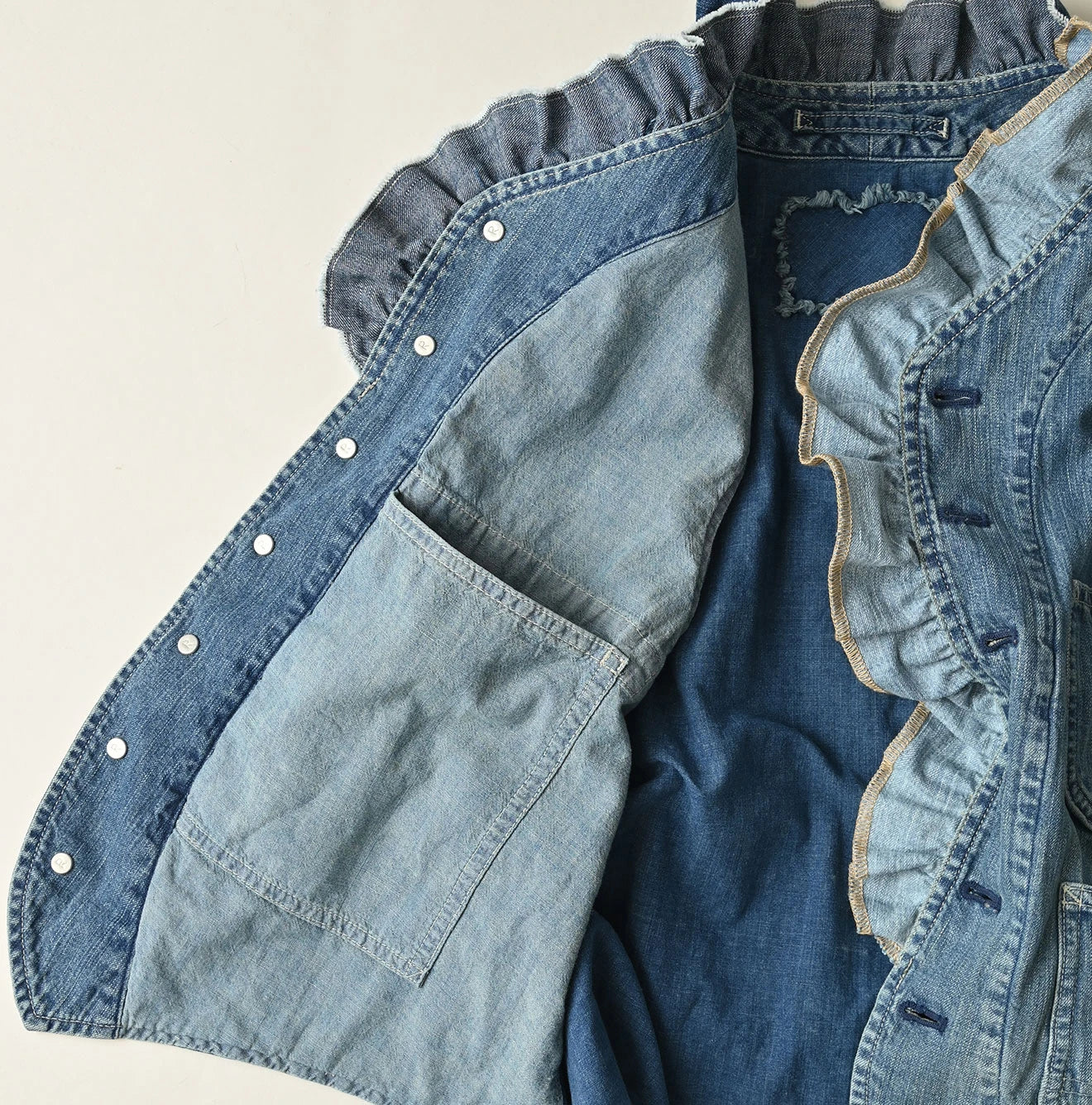 Mugihiko Frill Work Vest Zyu Detail