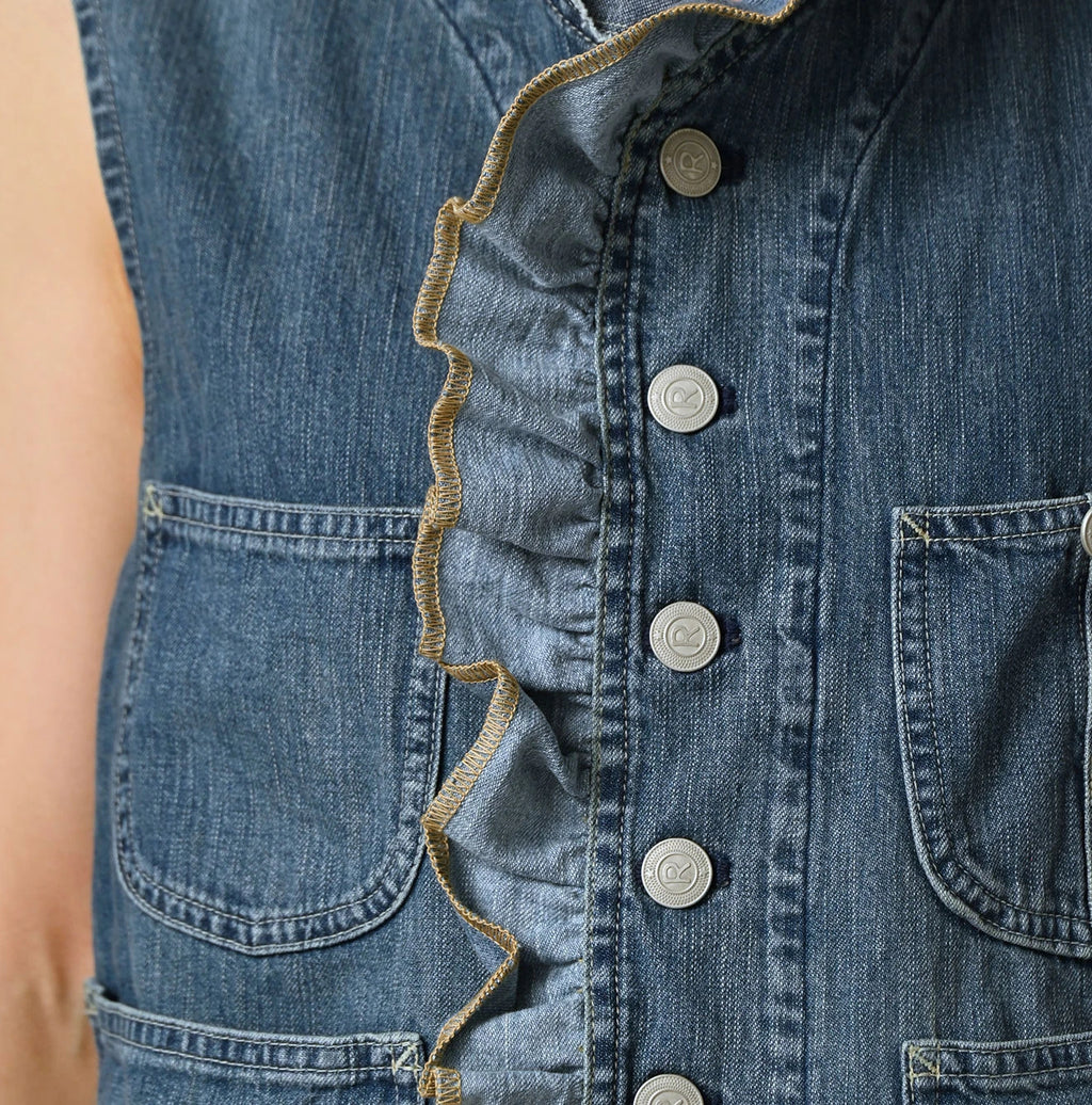 Mugihiko Frill Work Vest Zyu Detail