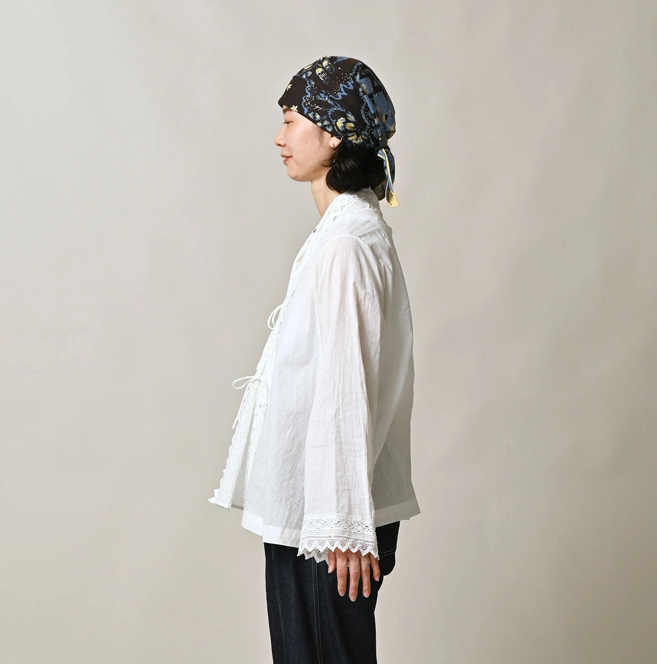 Indian Khadi Lace Cache-Coeur Female Model