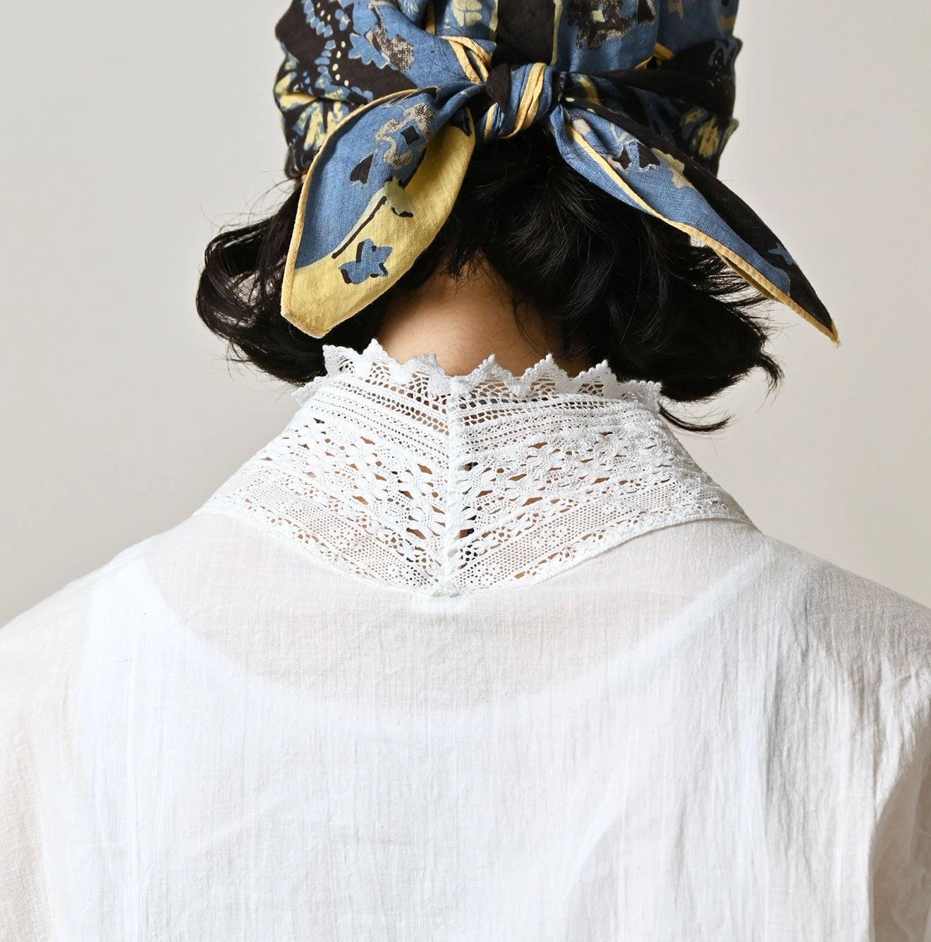 Indian Khadi Lace Cache-Coeur Detail