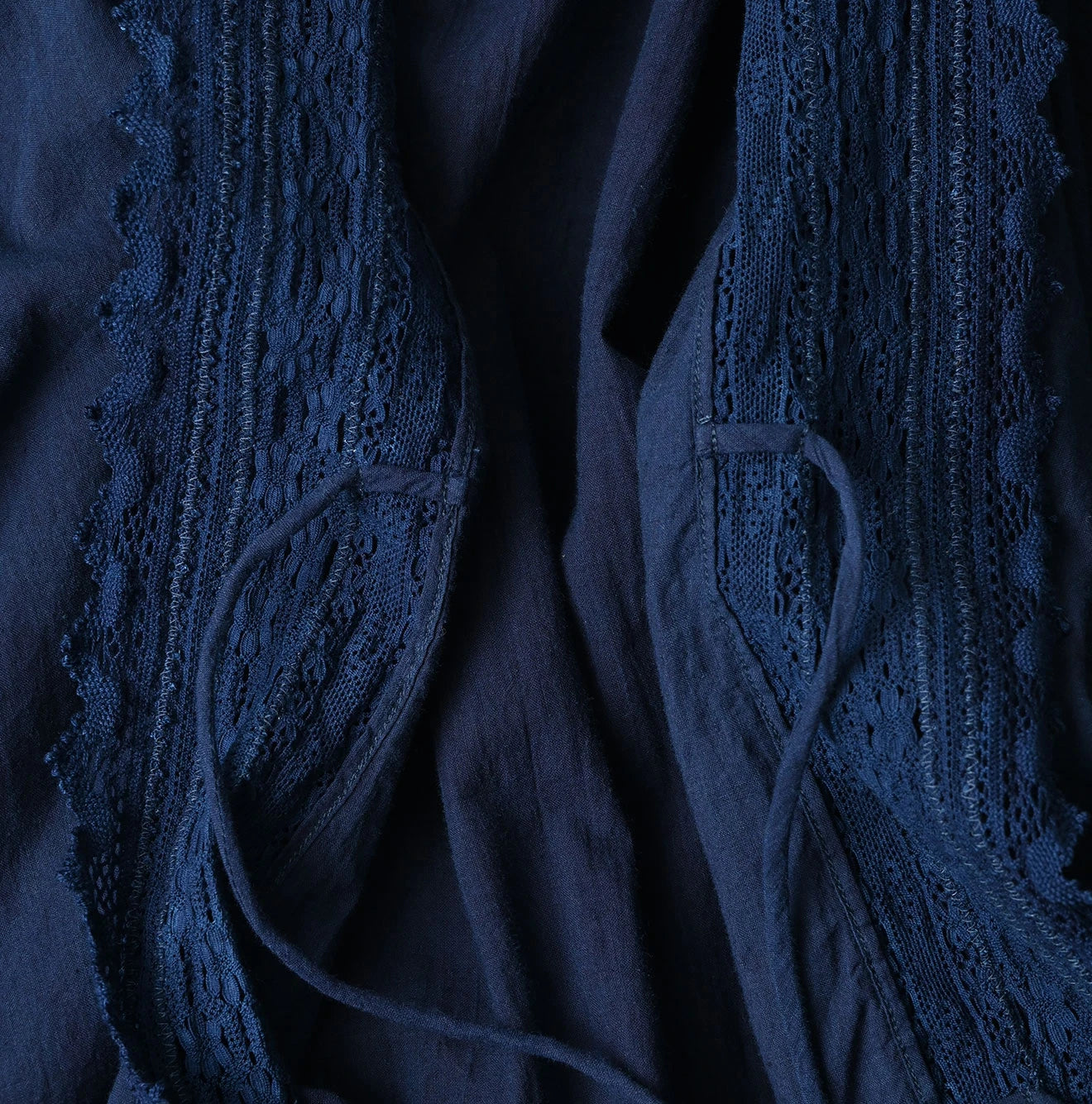 Ai Indian Khadi Lace Cache-Coeur Detail