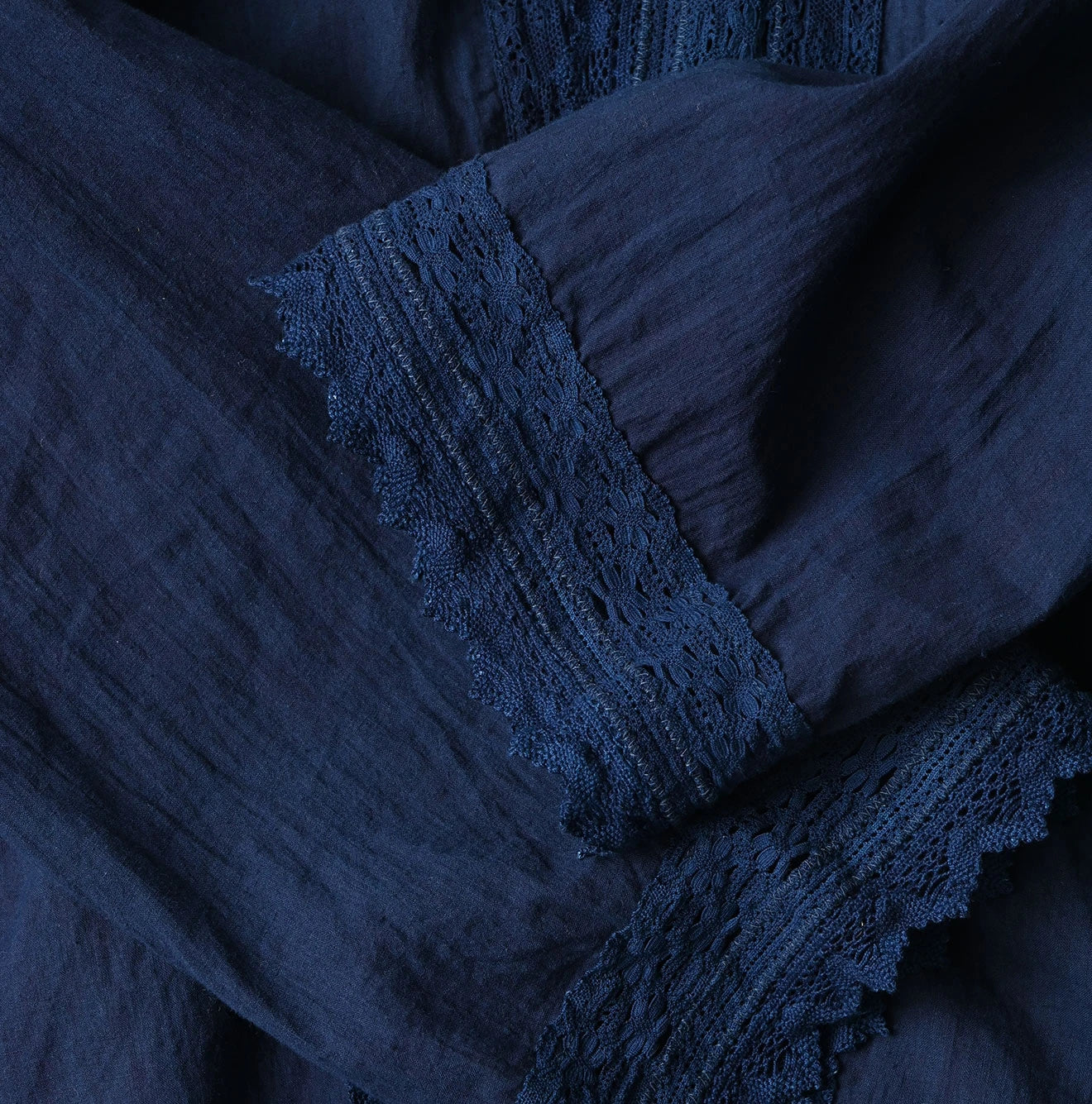 Ai Indian Khadi Lace Cache-Coeur Detail