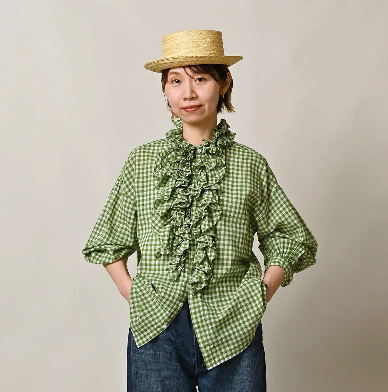 Gauze Gingham Frill Long Sleeve Coupé Shirt Female Model Detail