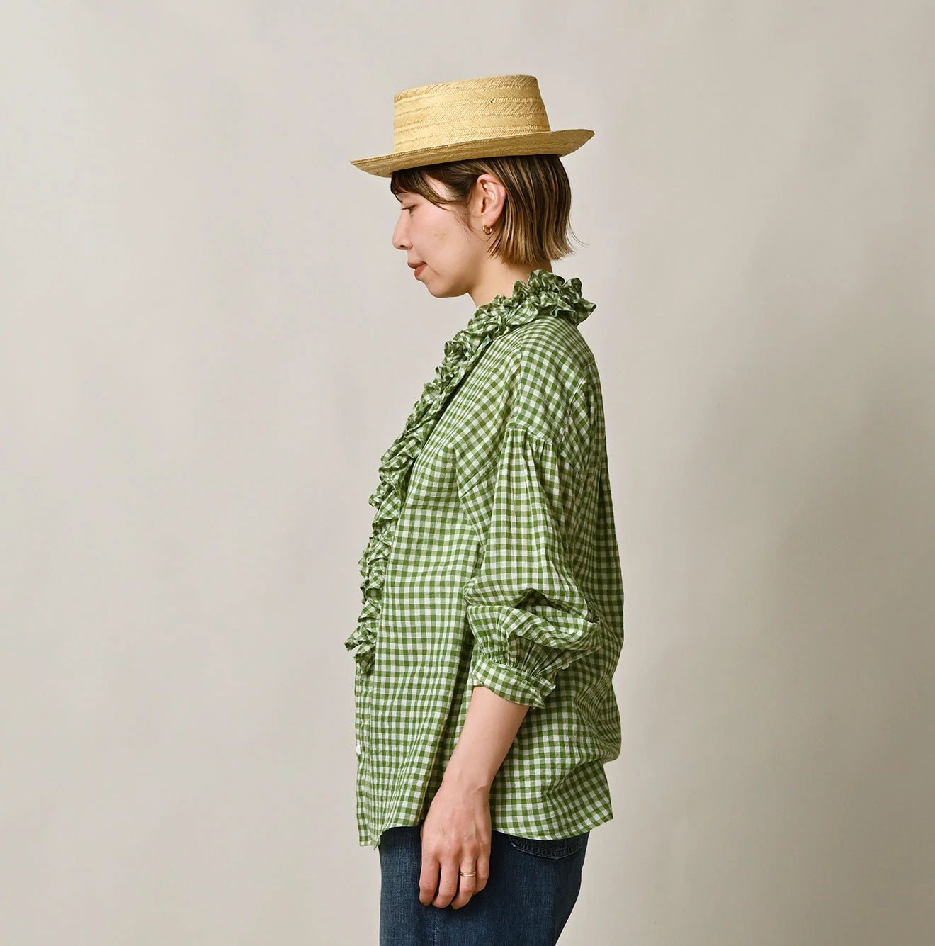 Gauze Gingham Frill Long Sleeve Coupé Shirt Female Model Detail