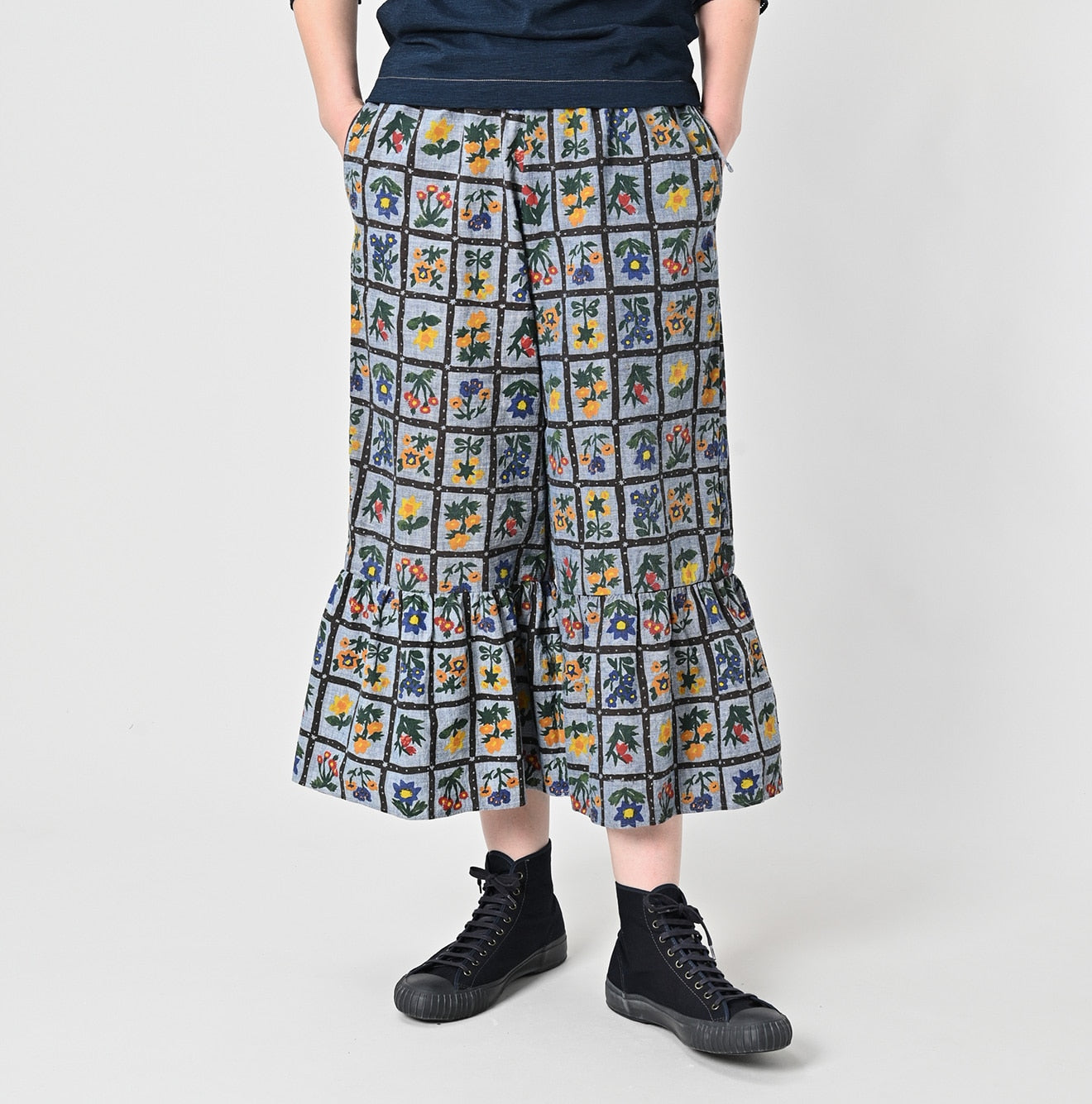 Dungaree Khadi Fleur Chambre Print Rapper Pants Female Model