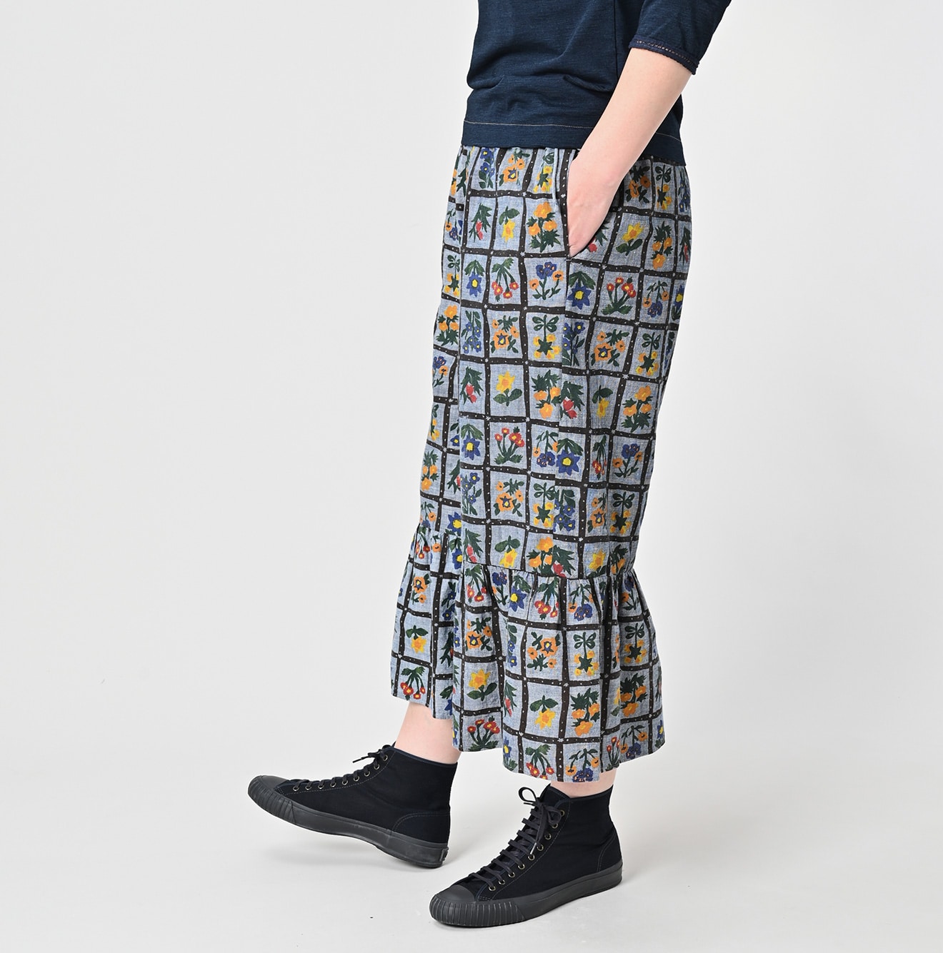 Dungaree Khadi Fleur Chambre Print Rapper Pants Female Model