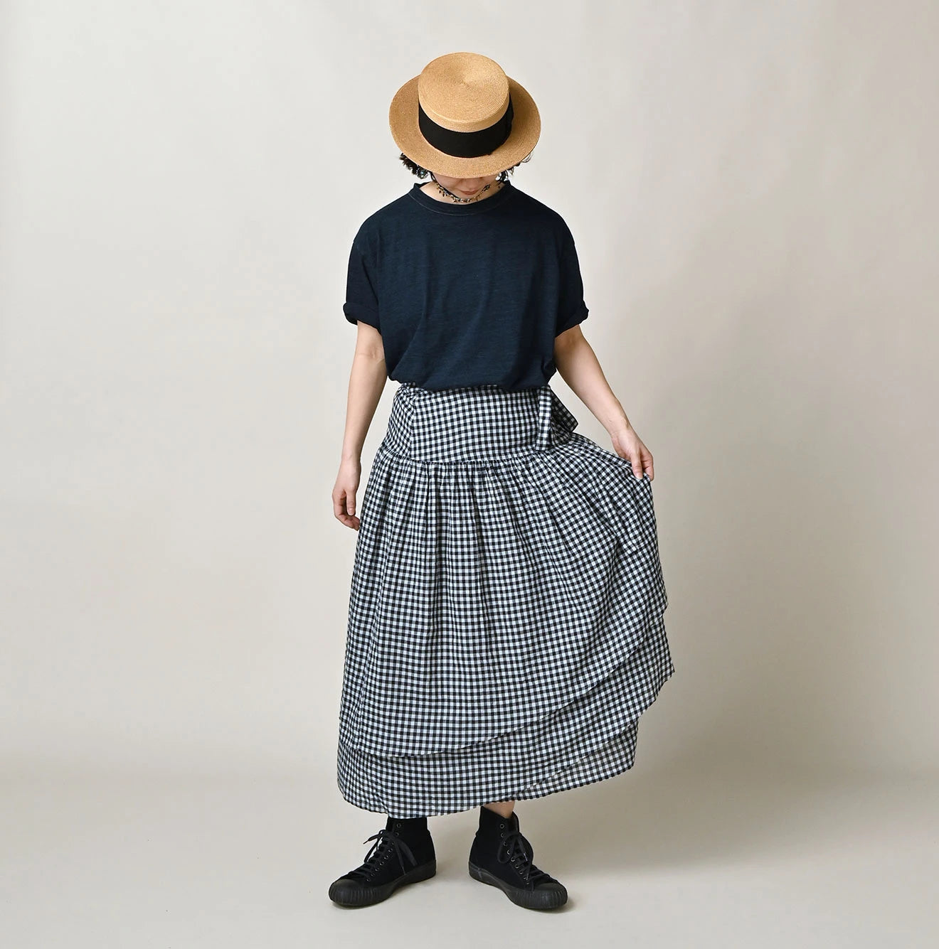 Indigo Gauze Gingham Guruguru Skirt Female Model