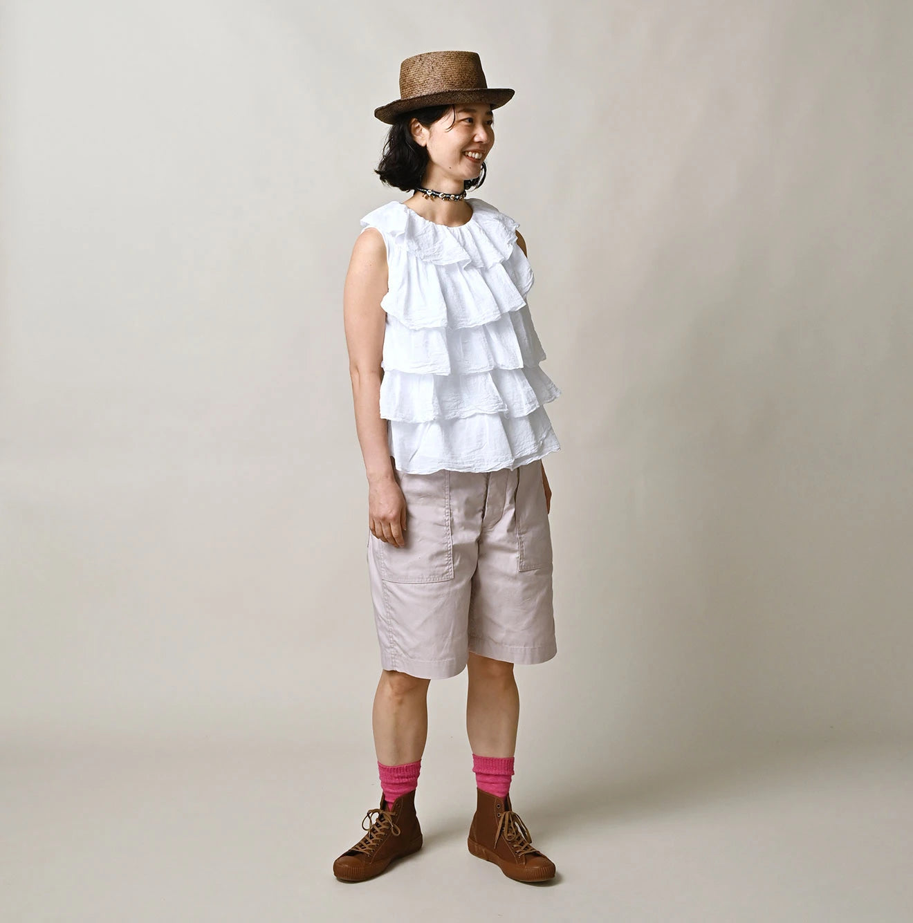Tenjiku x Gauze Frill Camisole Female Model