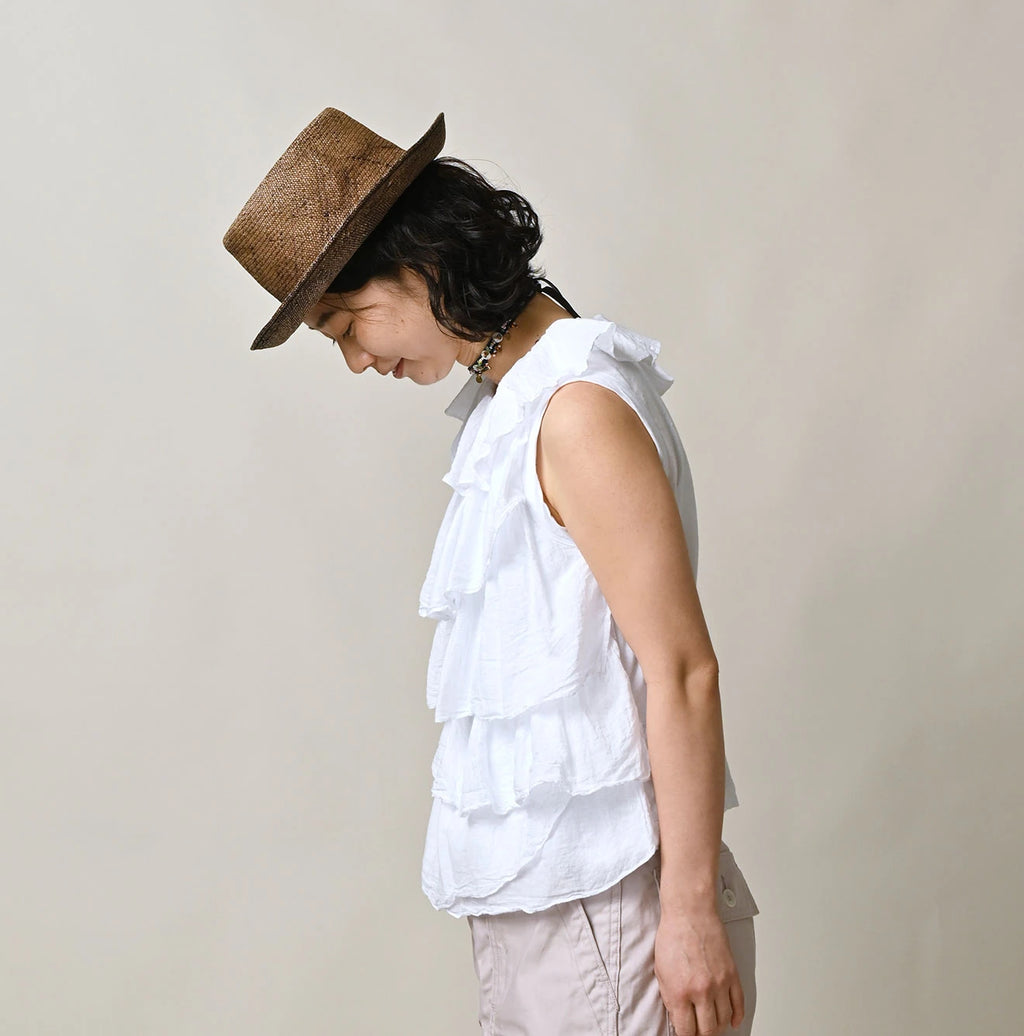 Tenjiku x Gauze Frill Camisole Female Model