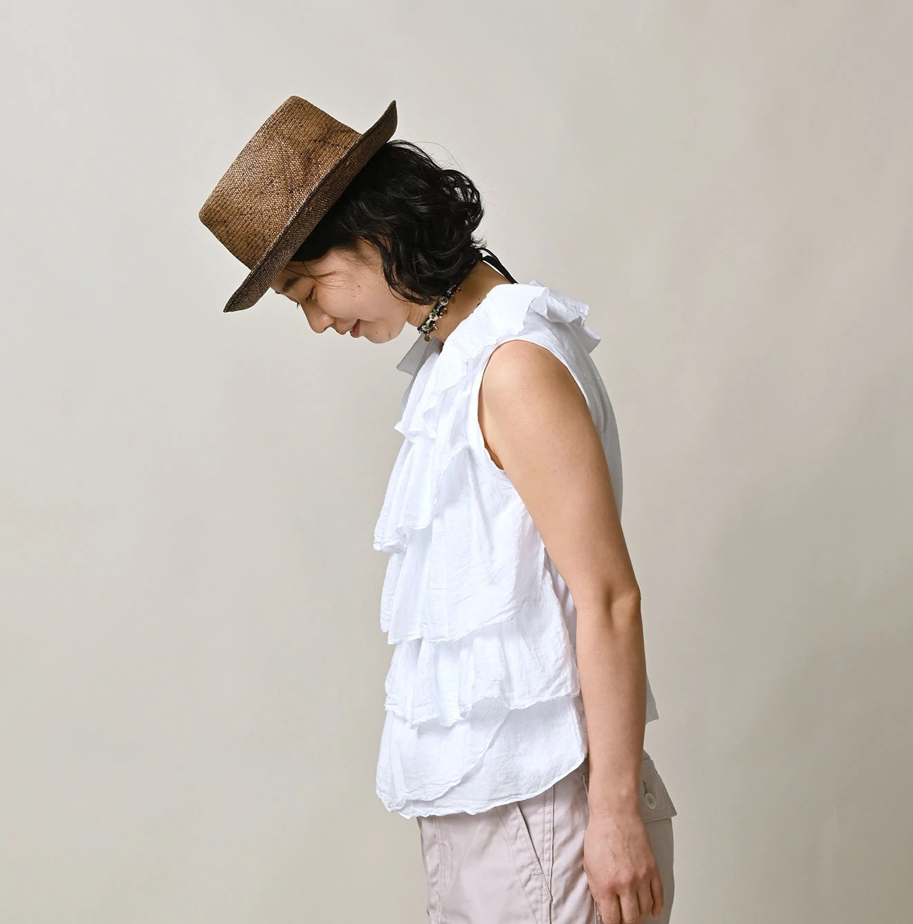 Tenjiku x Gauze Frill Camisole Female Model