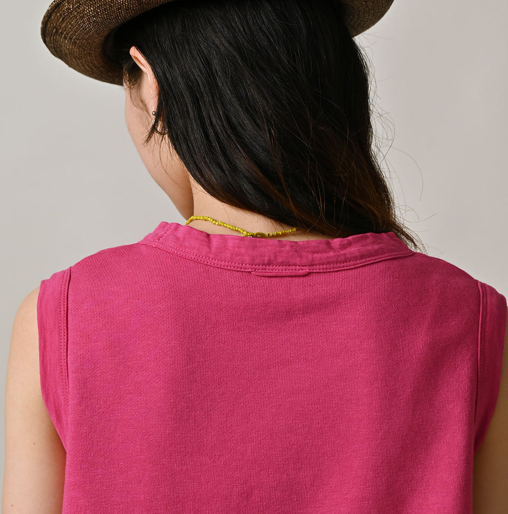 Gauze Urake No Sleeve Top Female Model