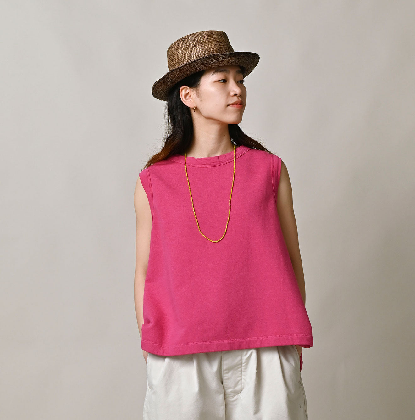 Gauze Urake No Sleeve Top Female Model