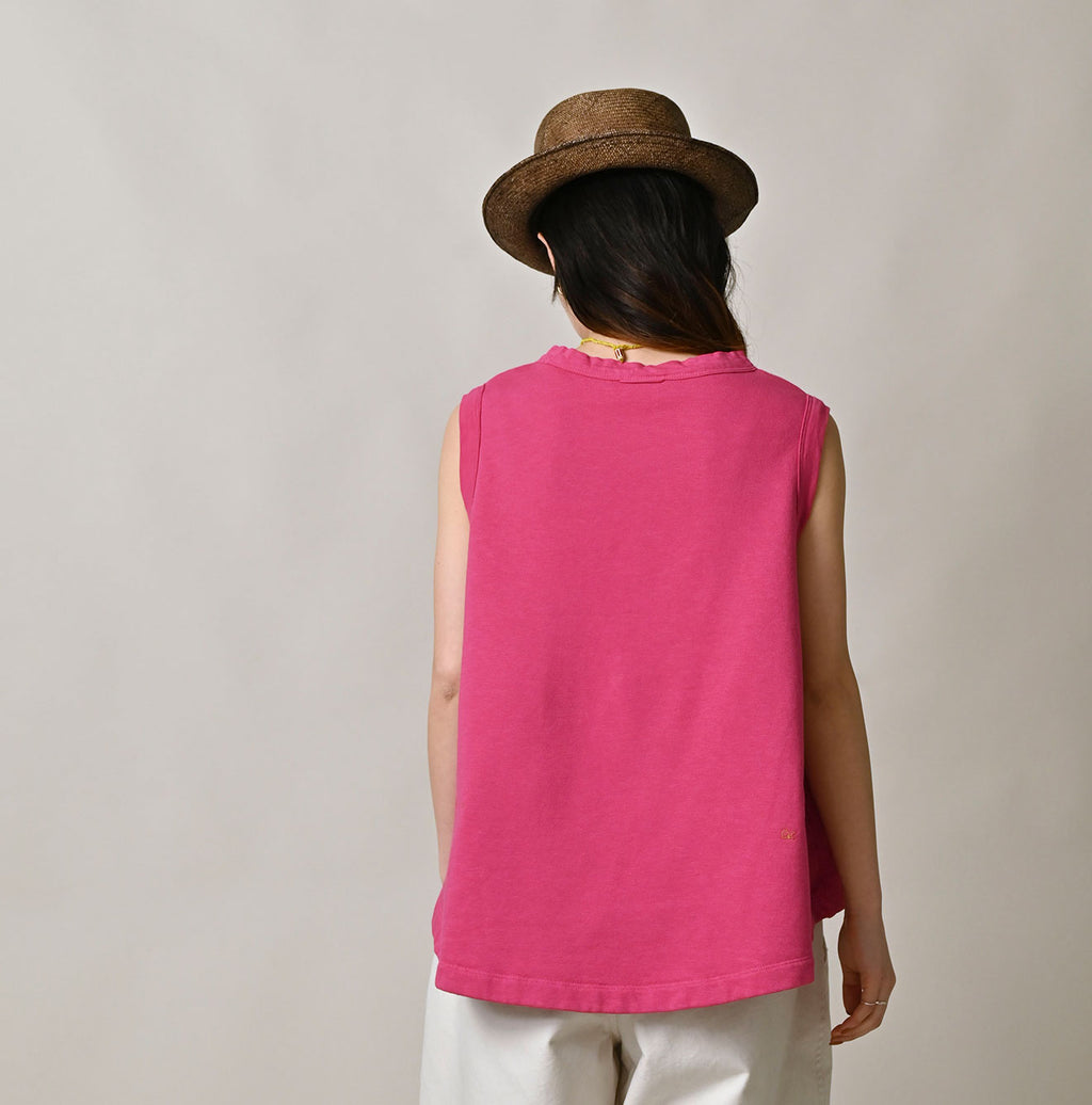 Gauze Urake No Sleeve Top Female Model