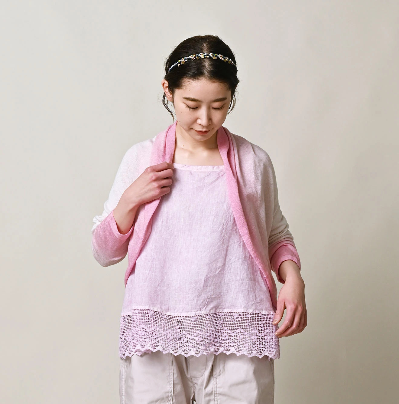 Sakura Gradation Dyed Super Gauze Bolero Femala Model