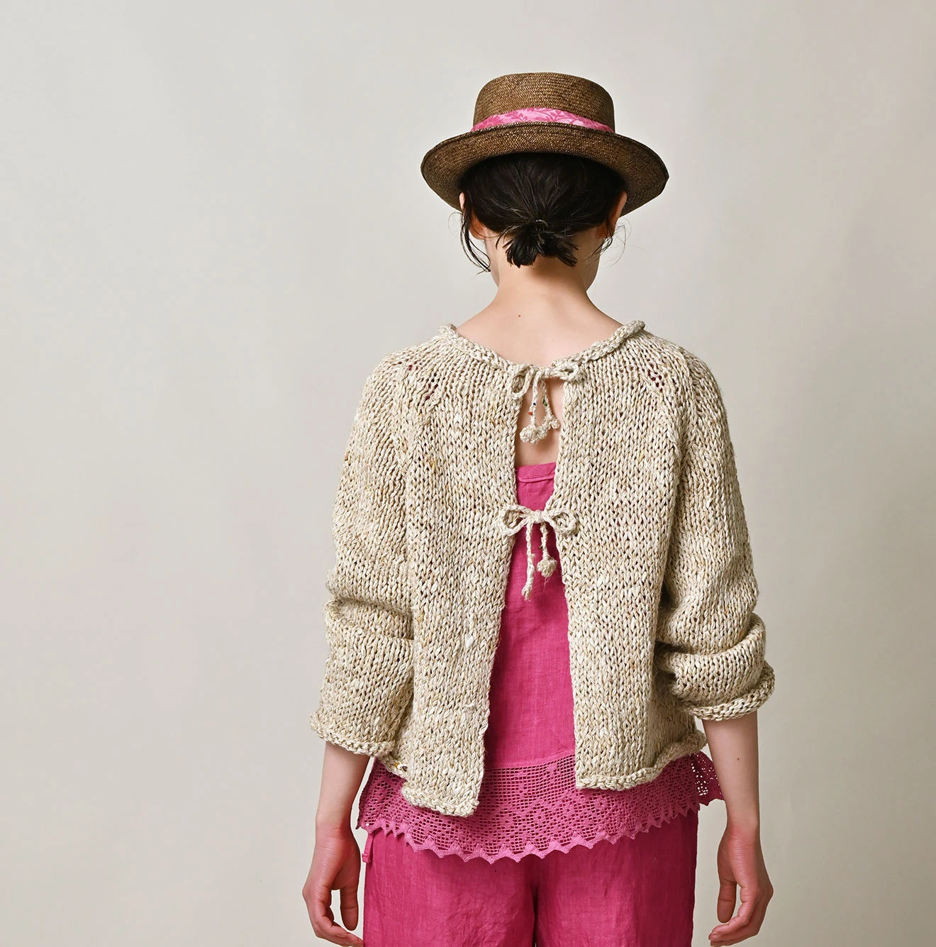 Zakkuri Linen Sweater Female Model