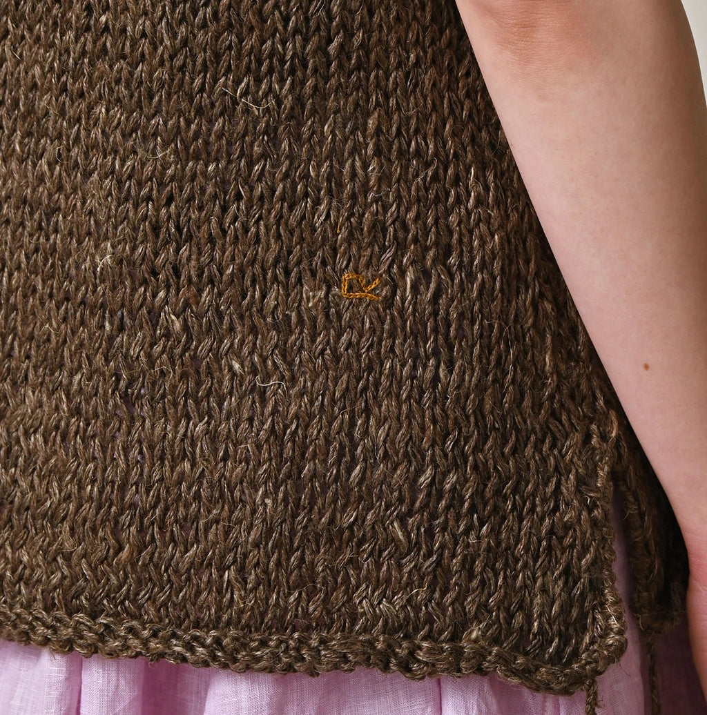 Zakkuri Linen Vest Detail