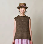 Zakkuri Linen Vest Female Model