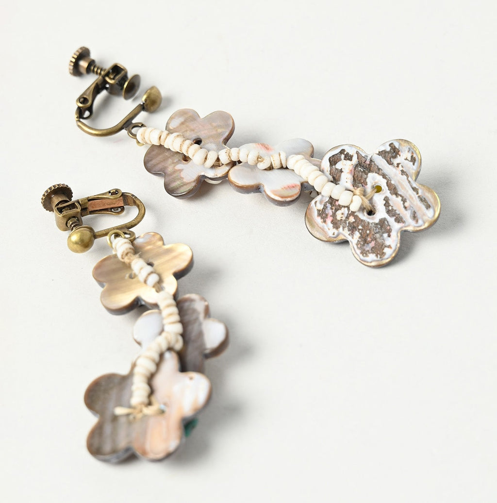 Brown Shell de Fleur Earrings Detail