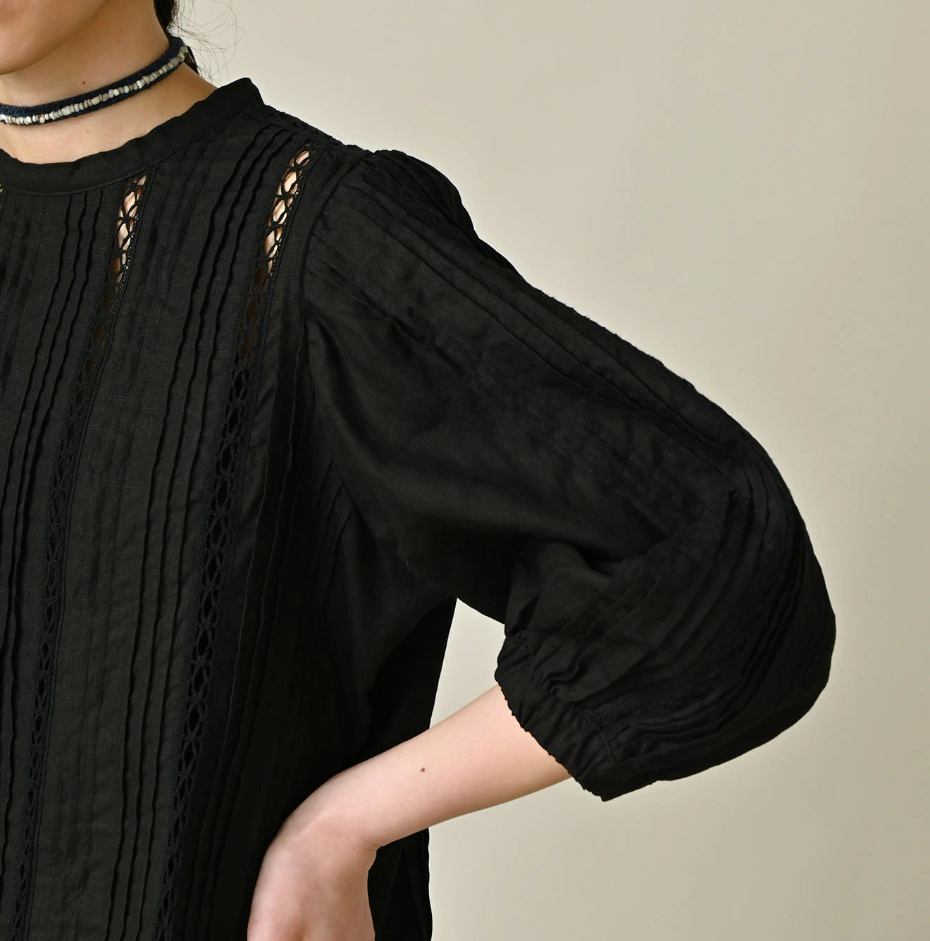 Linen Pintuck Lace Blouse Detail