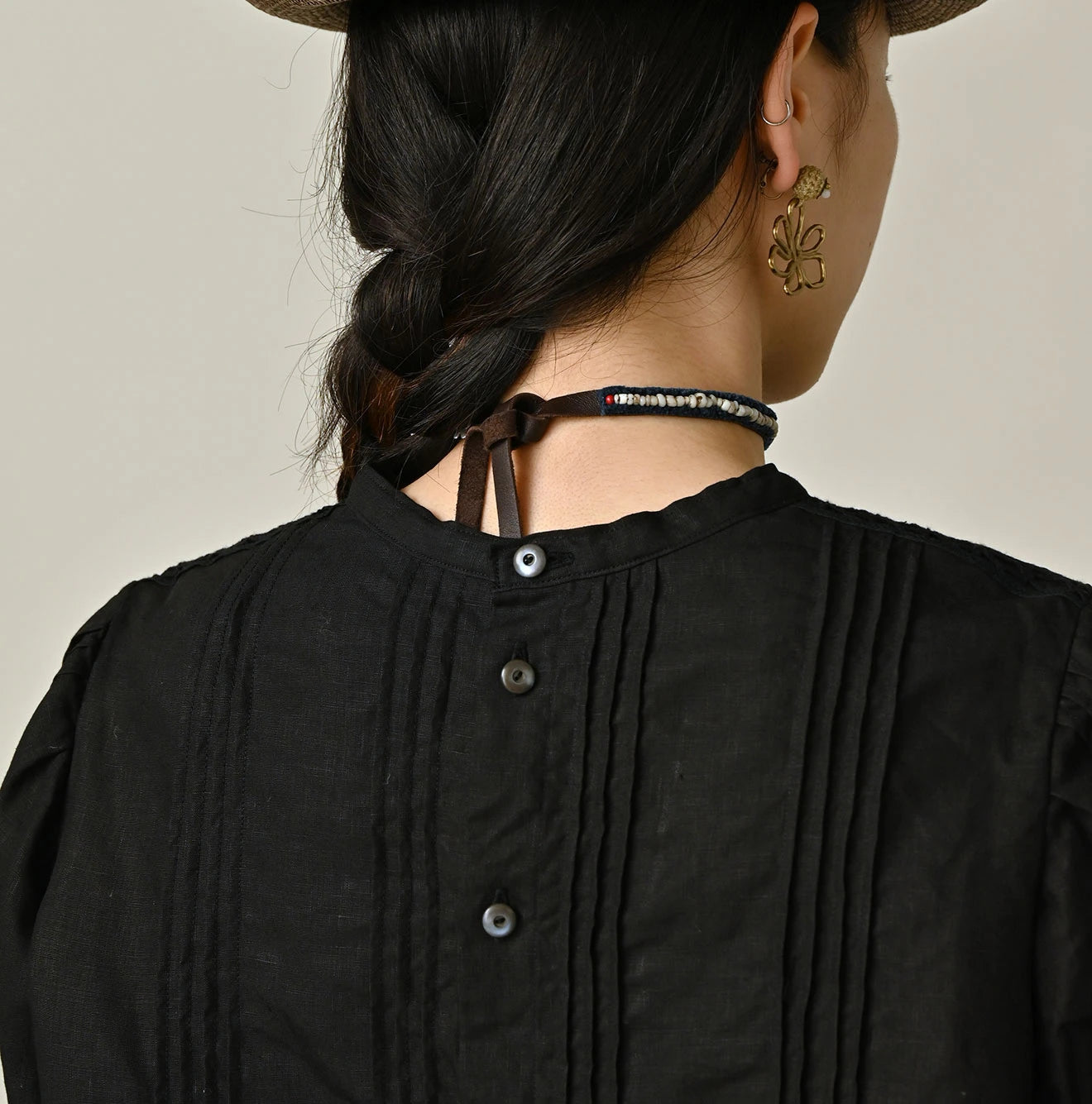 Linen Pintuck Lace Blouse Detail