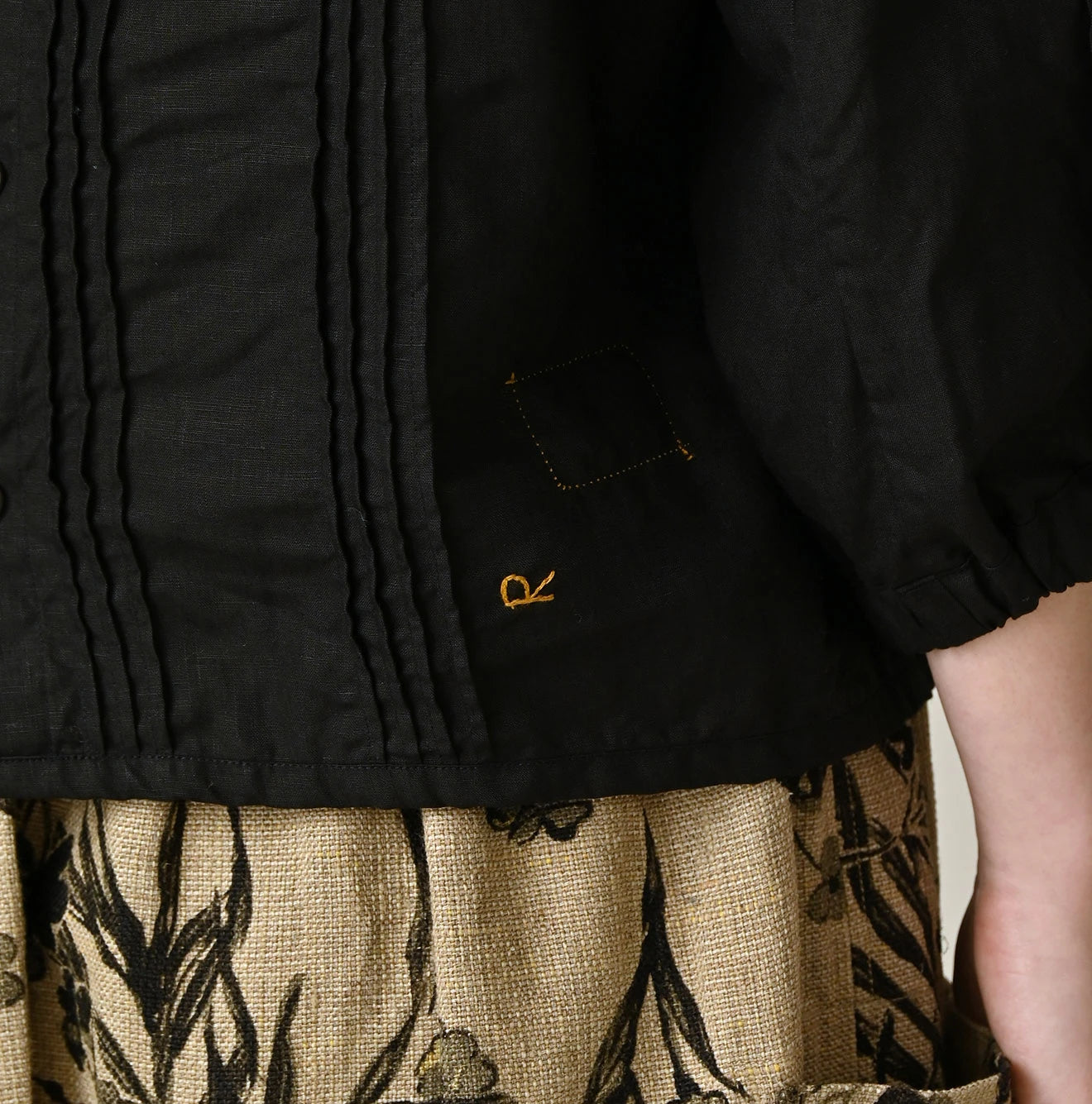 Linen Pintuck Lace Blouse Detail
