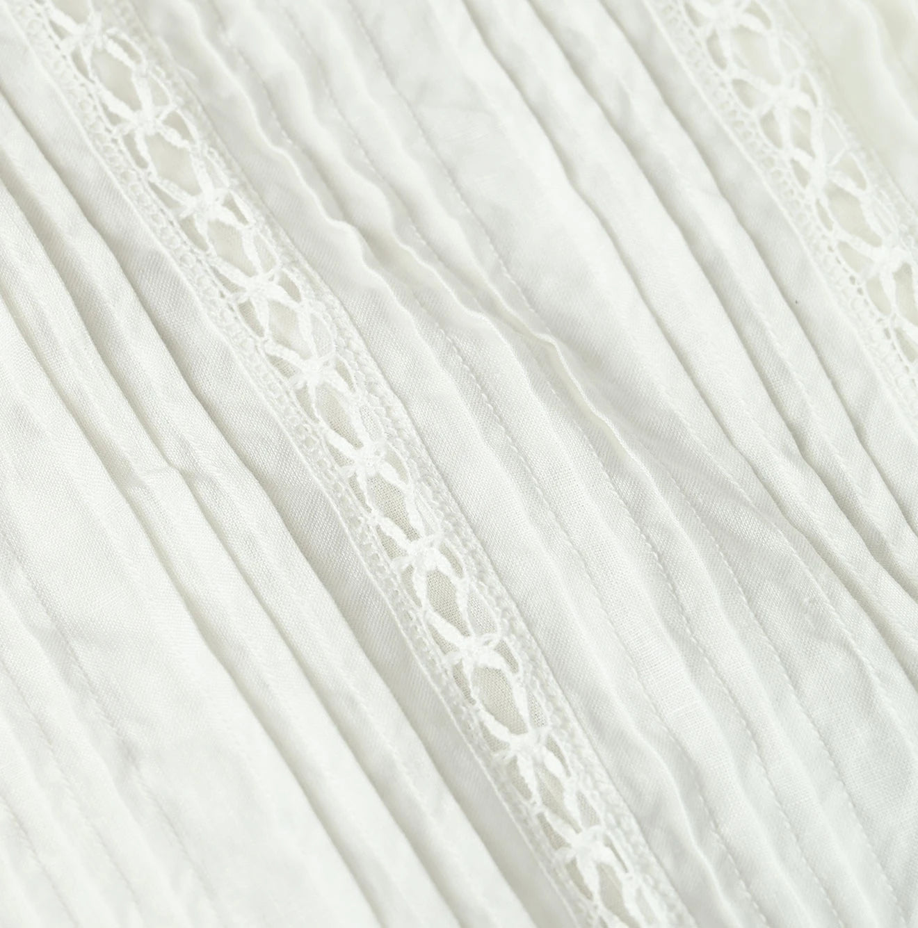 Linen Pintuck Lace Blouse Detail