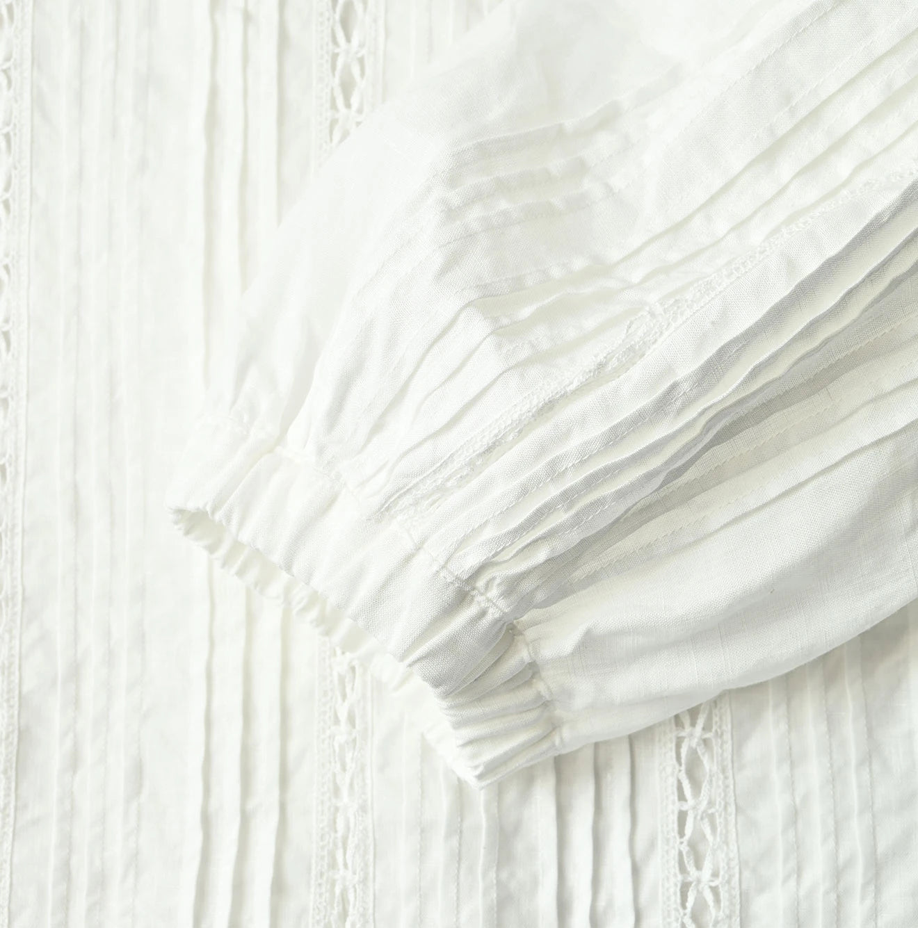 Linen Pintuck Lace Blouse Detail