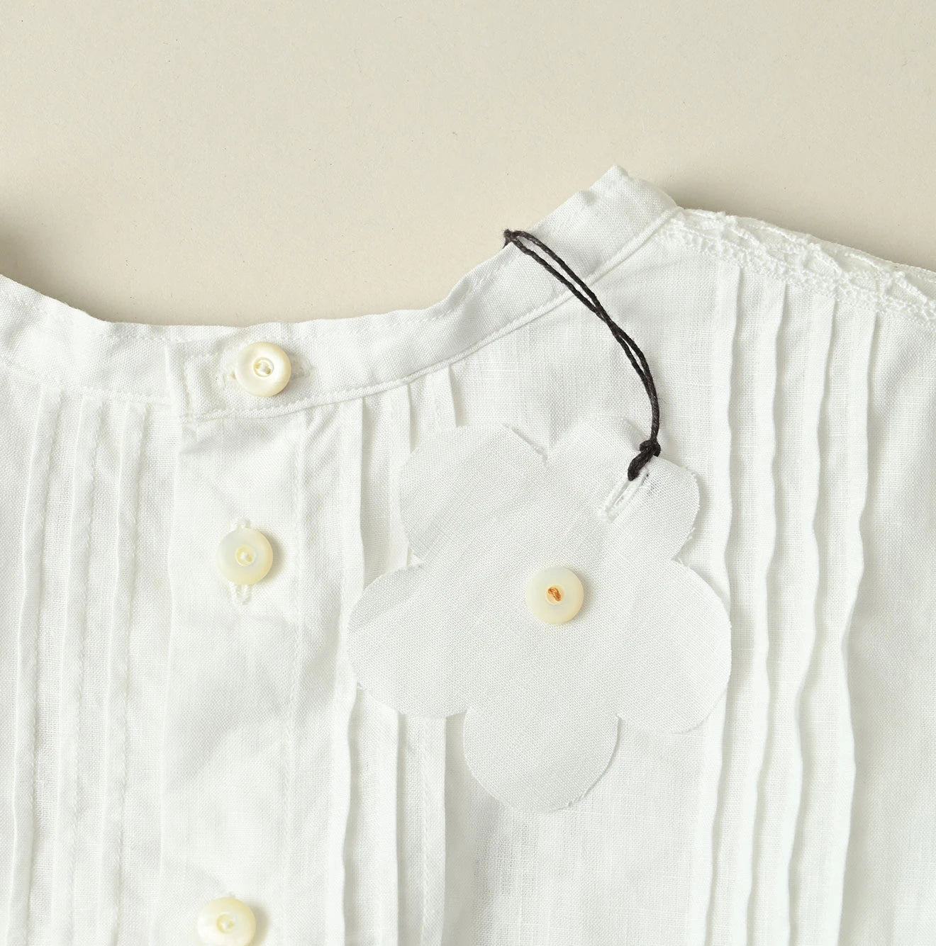 Linen Pintuck Lace Blouse Detail