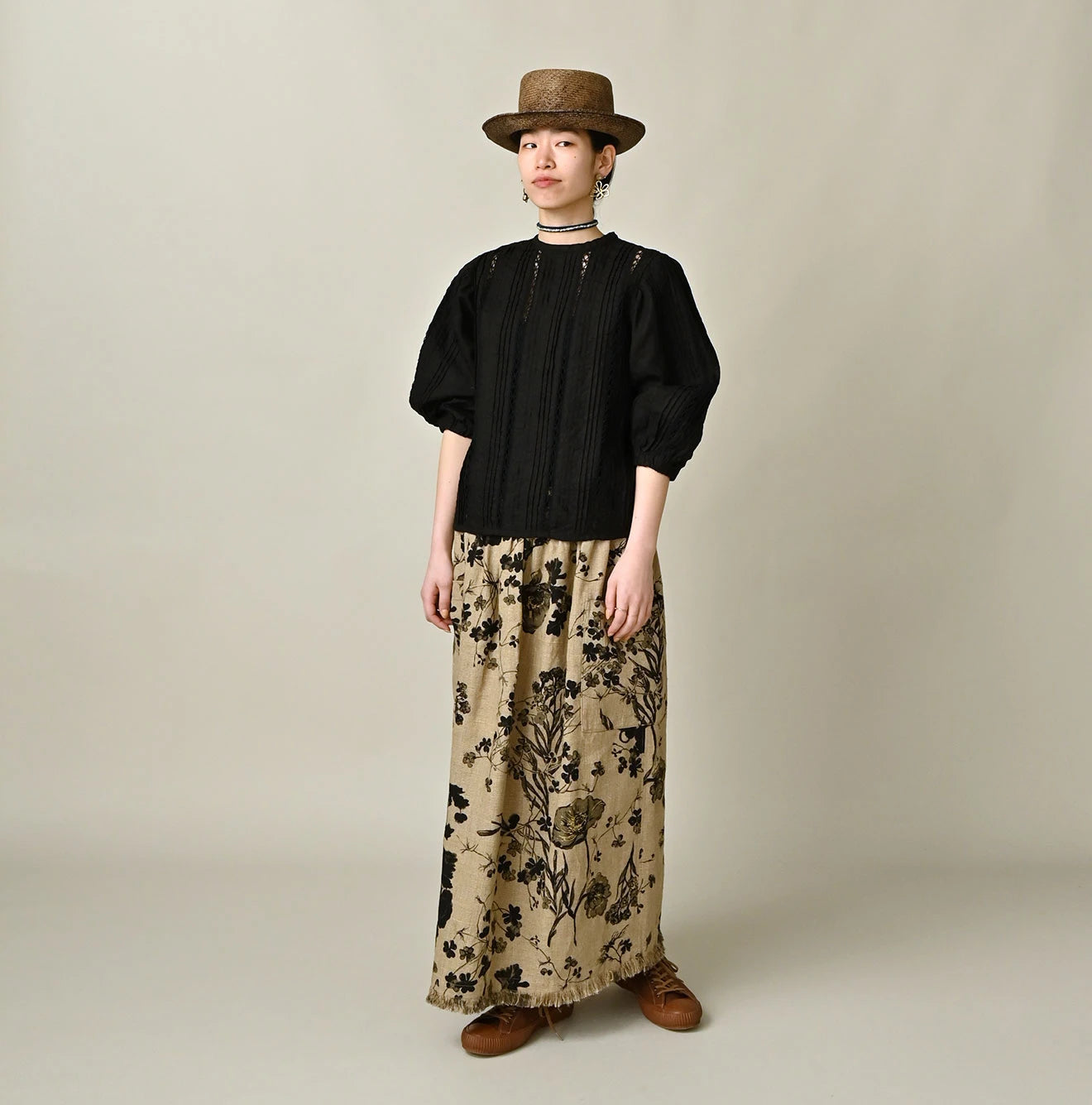 Linen Pintuck Lace Blouse Female Model