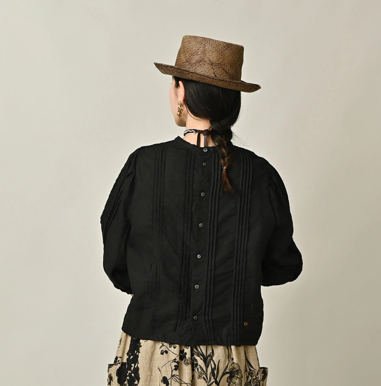 Linen Pintuck Lace Blouse Female Model