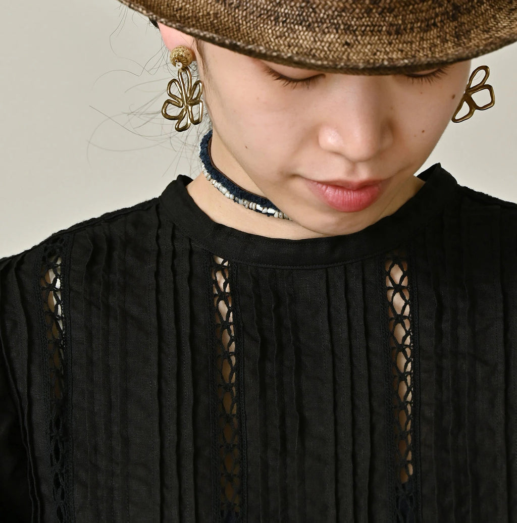 Linen Pintuck Lace Blouse Detail