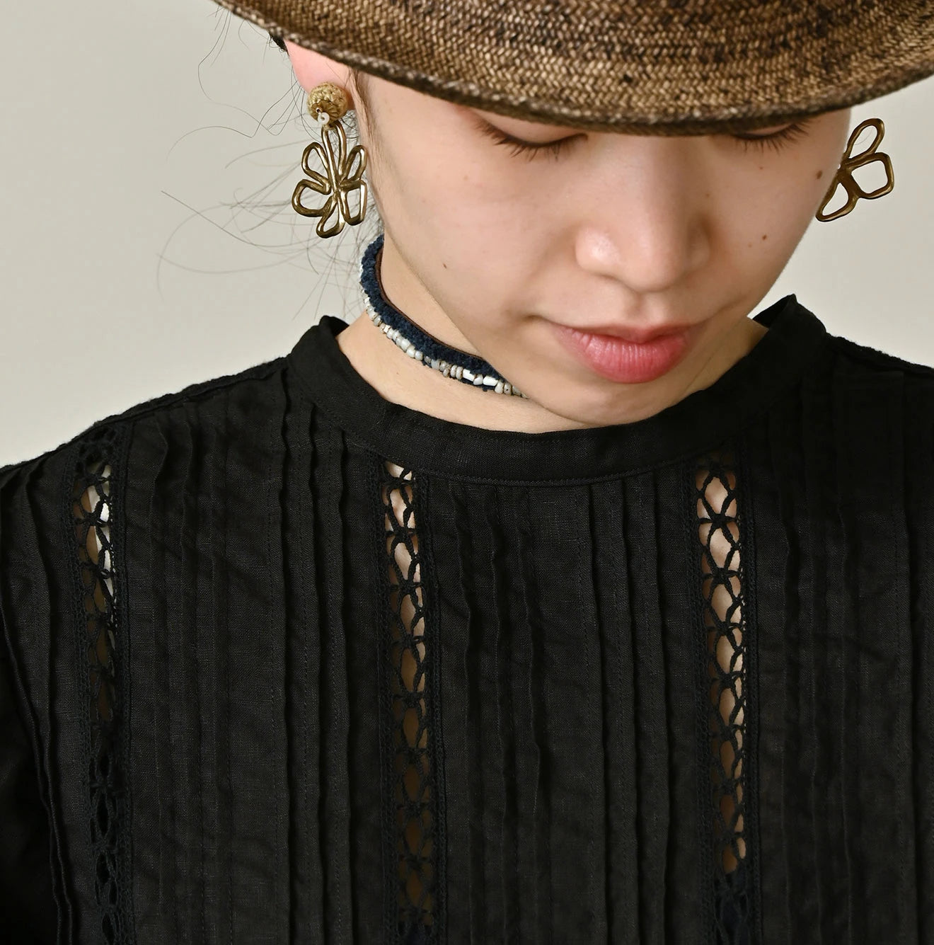 Linen Pintuck Lace Blouse Detail