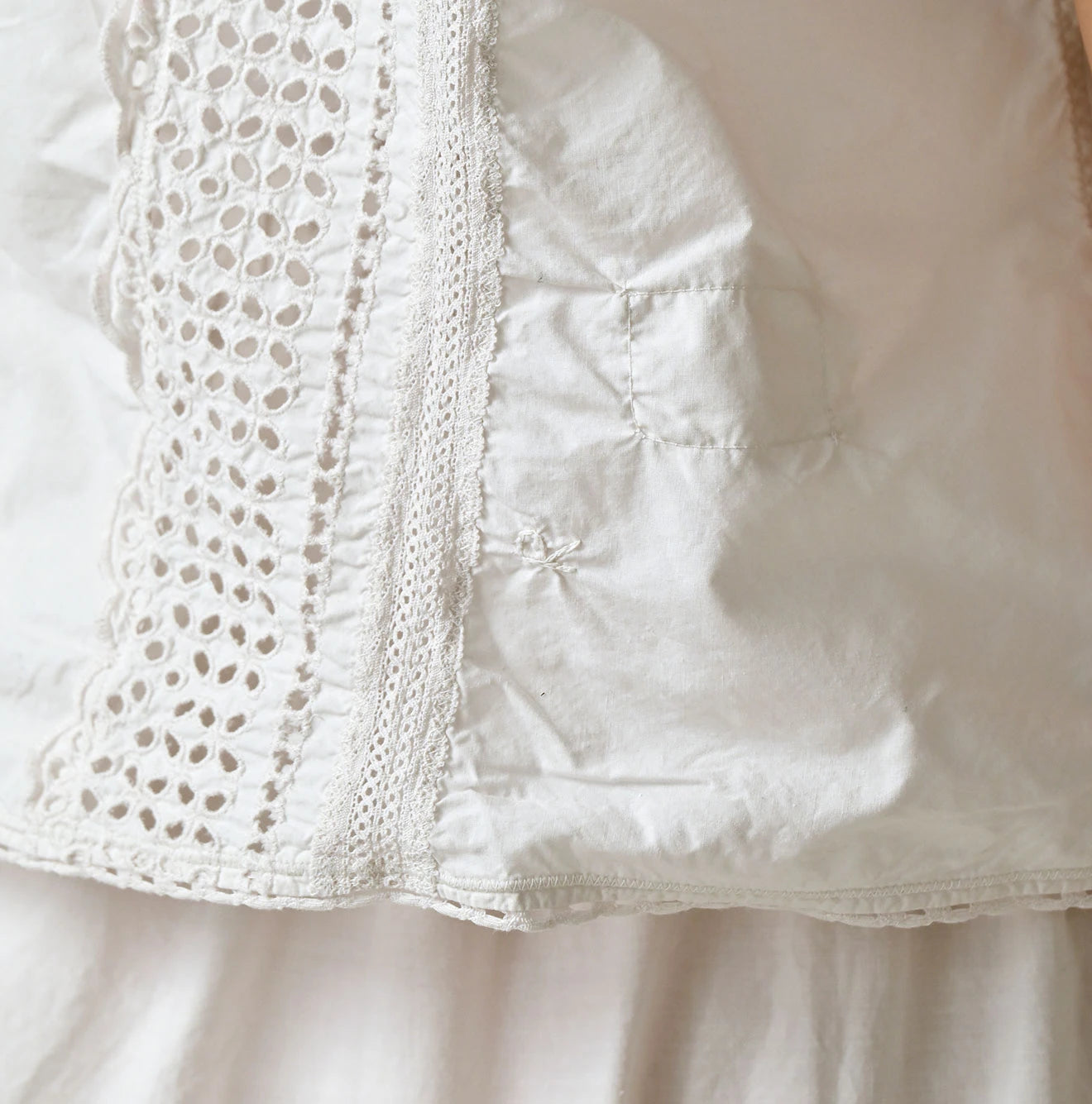 Batiste Cutwork Sleeveless Top Antique Detail